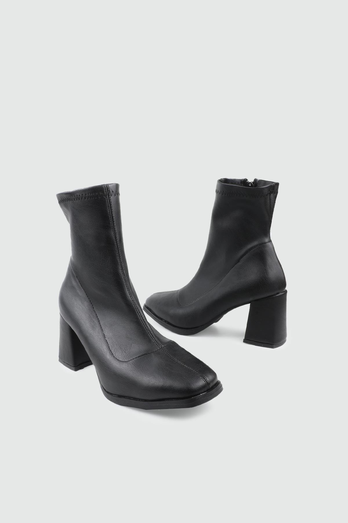 Küt Burun Yüksek Topuk Kadın Klasik Bot Siyah Küt Burun Blok Topuk Fermuarlı Kadın Günlük Bot MY BELLA CB-1005 Kadın Klasik Topuklu Bot MyBella MY BELLA CB-1005 Kadın 25K