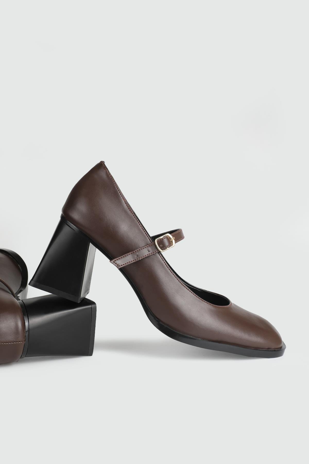 Küt Burunlu Kahve Kadın Topuklu Ayakkabı MD-2025 Kadın Yüksek Topuklu Carla Bella My Bella MD-2025 Kadın 25Y