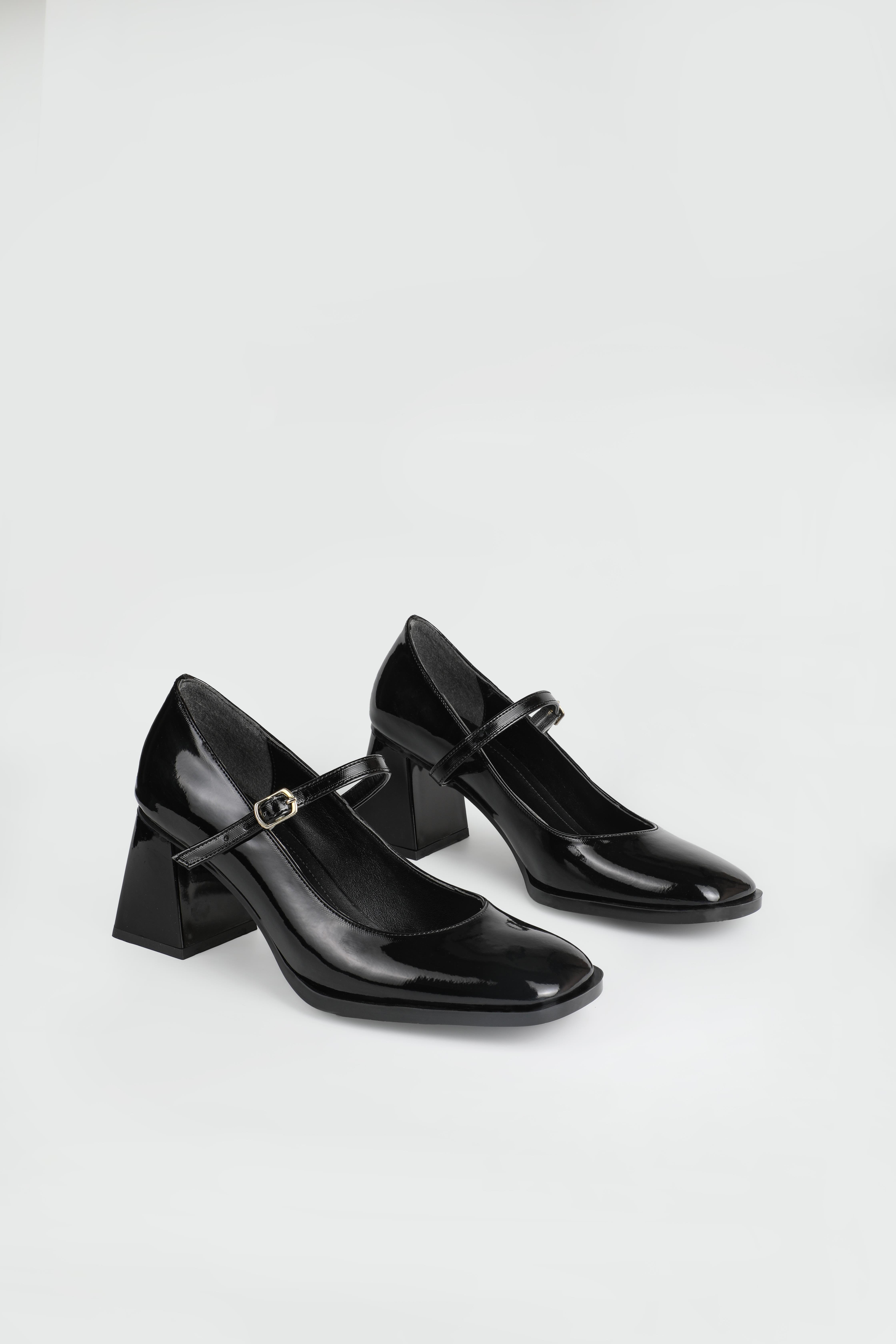 Küt Burunlu Siyah Rugan Kadın Topuklu Ayakkabı MD-2025 Kadın Yüksek Topuklu Carla Bella My Bella MD-2025 Kadın 25Y