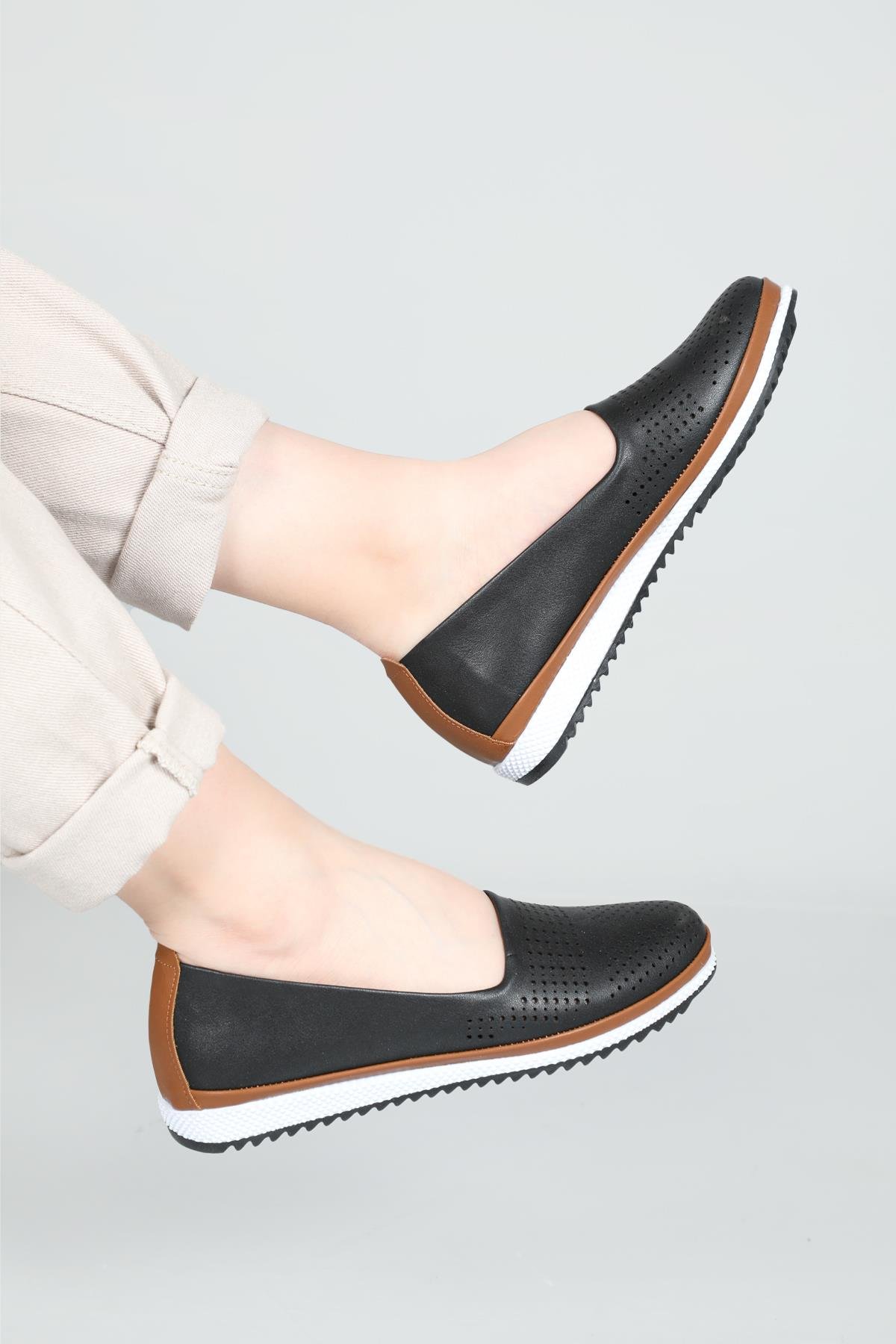 Nefes Alır Ortapedik Taban Siyah Kadın Ayakkabı 512 Kadın Günlük Ayakkabı Carla Bella Umay 512 22Y