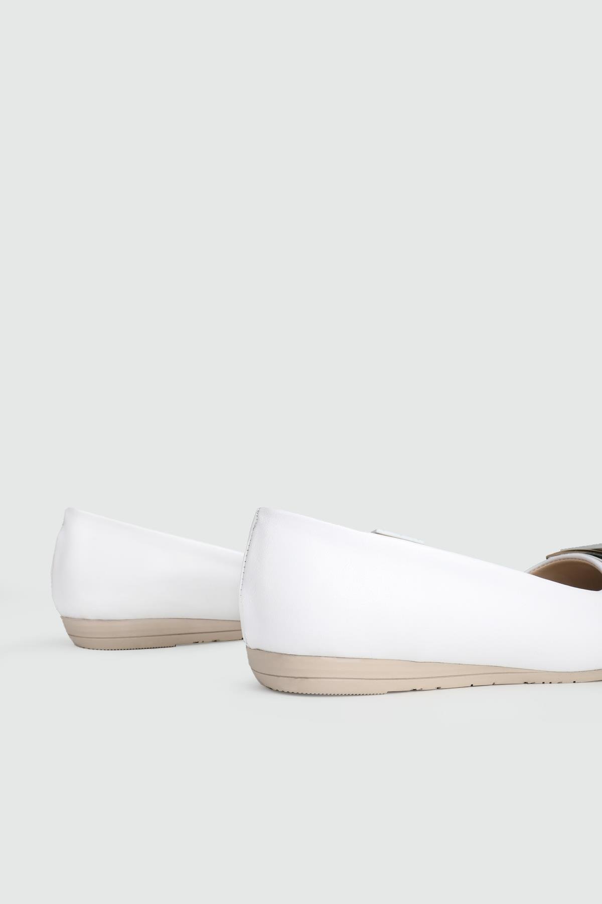 Önden Tokalı Günlük Beyaz Kadın Babet ŞM-1052 Kadın Babet Carla Bella My Bella 25Y ŞM-1052 Tokalı