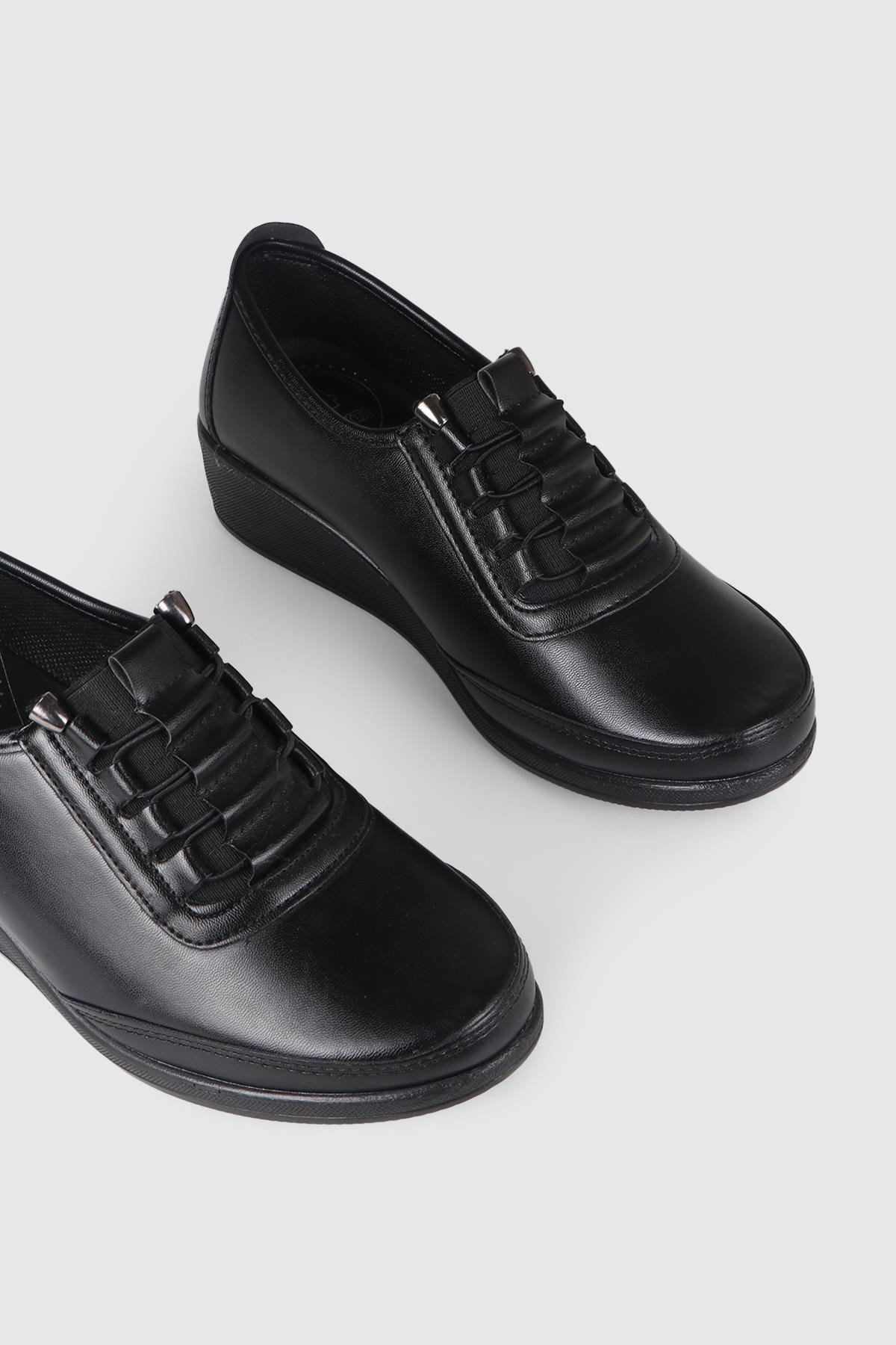 Ortapedik Taban Günlük Rahat Siyah Kadın Ayakkabı 24-301 Kadın Günlük Ayakkabı Wanetti Wanetti 24-301 Kadın 24Y