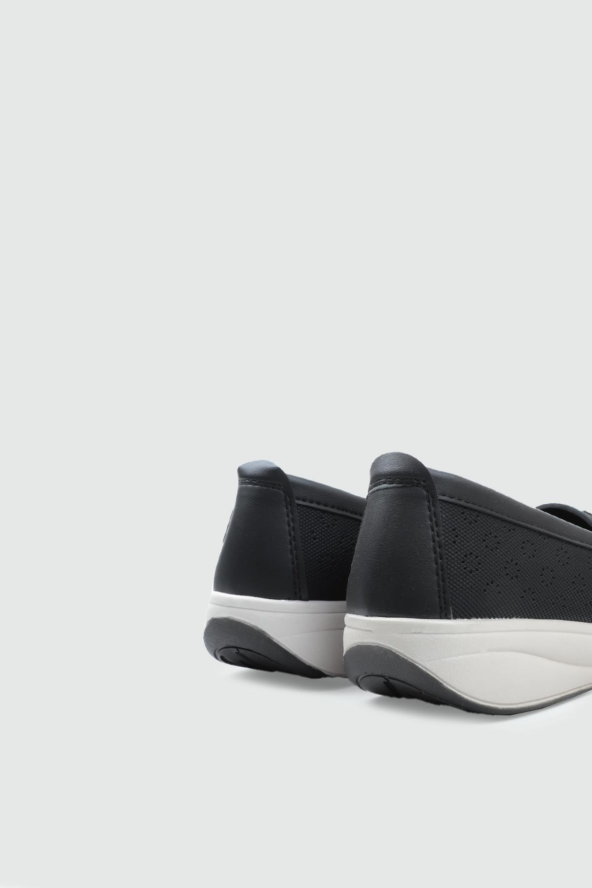 Ortapedik Taban Günlük Rahat Siyah Kot Zımbalı Kadın Ayakkabı 24-704 Kadın Günlük Ayakkabı Wanetti Wanetti 25-266 Kadın 25Y