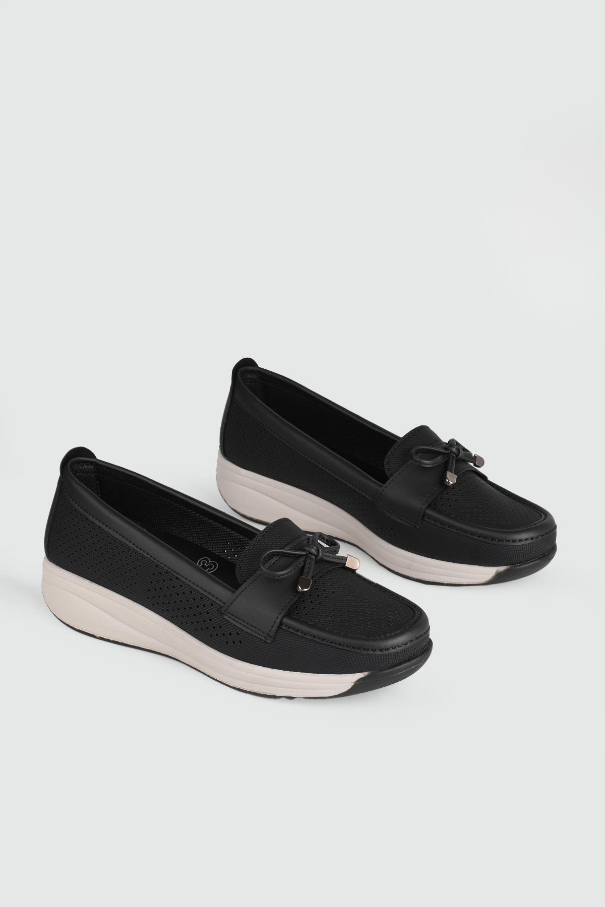 Ortapedik Taban Günlük Rahat Siyah Kot Zımbalı Kadın Ayakkabı 25-261 Kadın Günlük Ayakkabı Wanetti Wanetti 25-261 Kadın 25Y