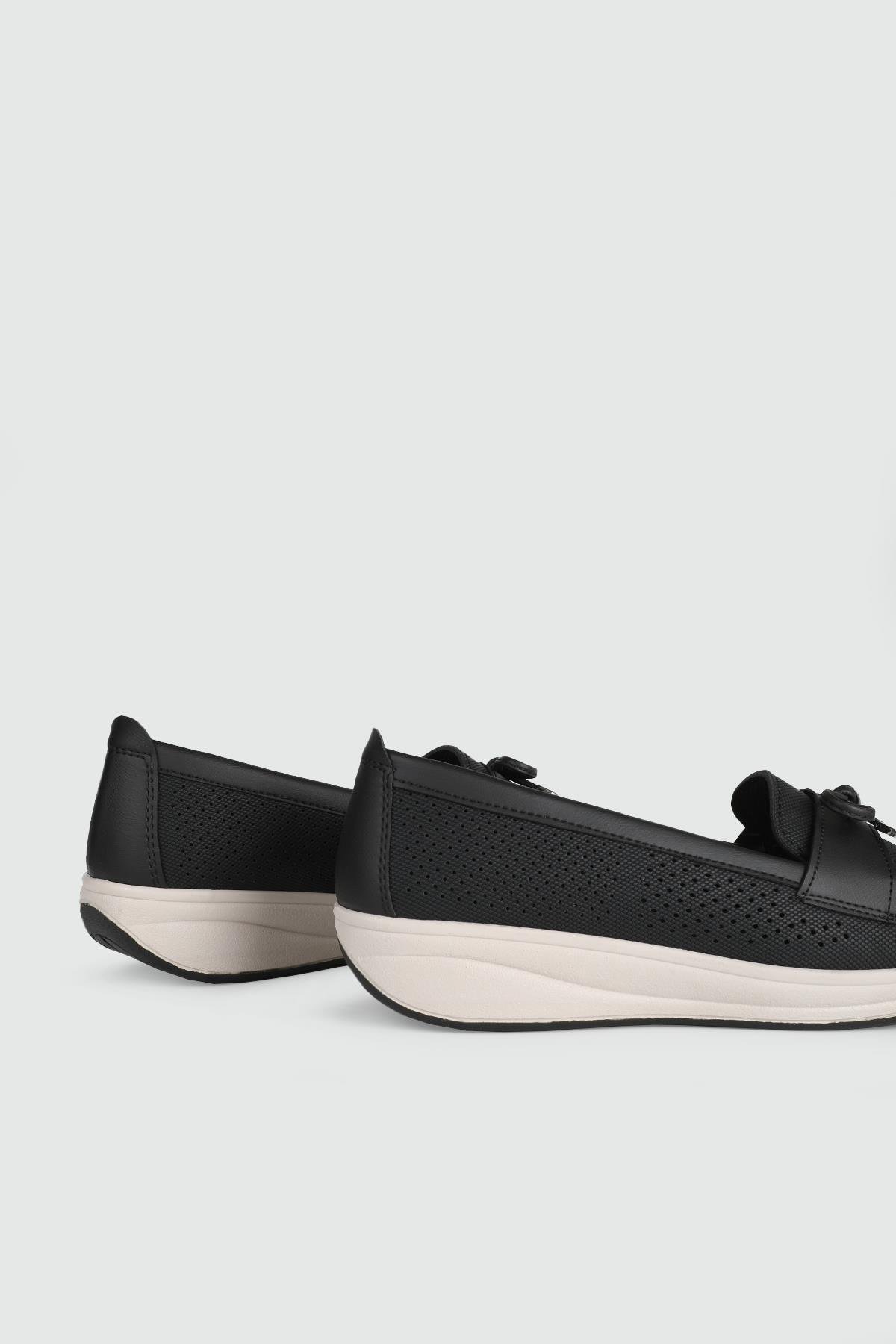 Ortapedik Taban Günlük Rahat Siyah Kot Zımbalı Kadın Ayakkabı 25-261 Kadın Günlük Ayakkabı Wanetti Wanetti 25-261 Kadın 25Y