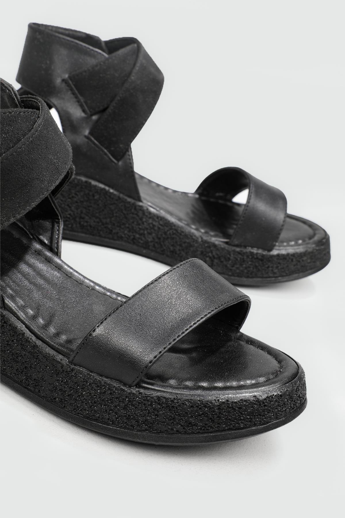 Ortopedik Rahat Taban Çift Tokalı Siyah Kadın Sandalet K-315 Kadın Dolgu Topuklu Sandalet Carla Bella My Bella K-315 Sandalet 22Y