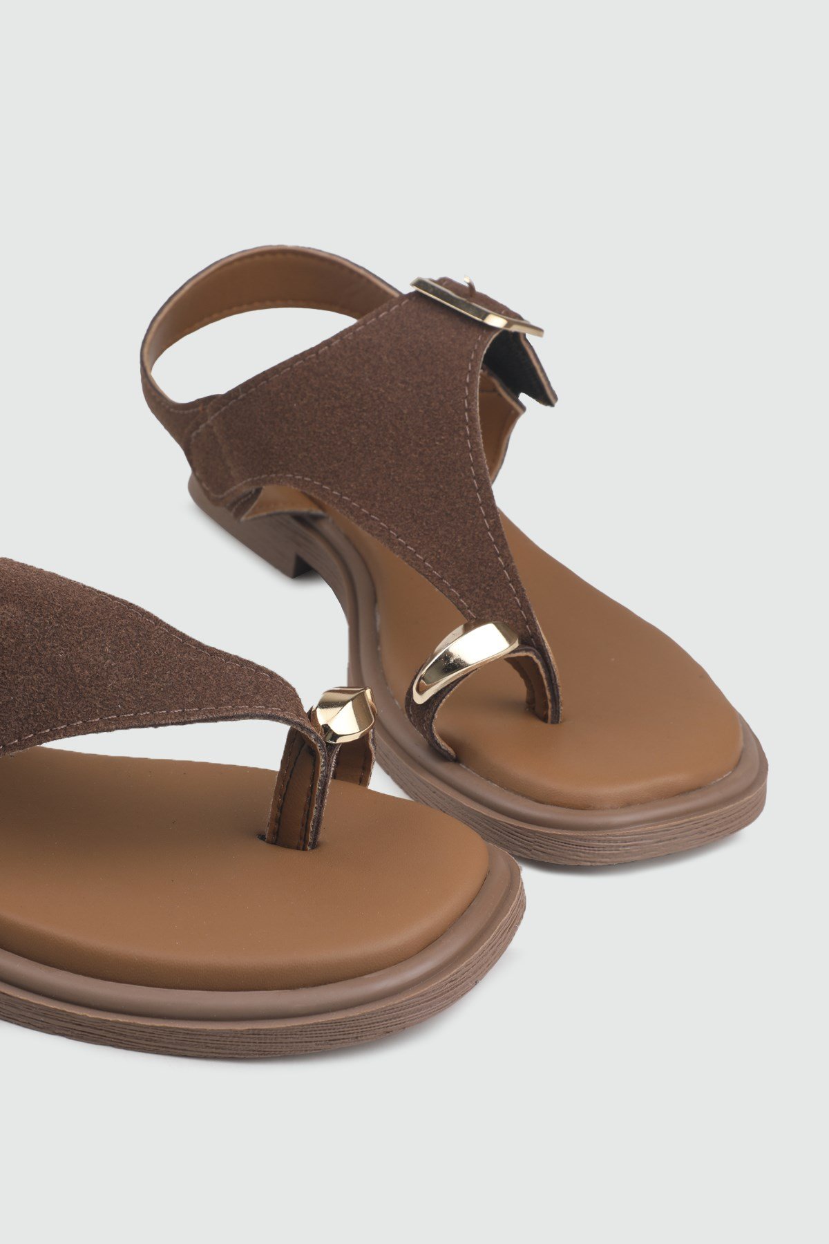 Parmak Arası Toka Detaylı Sandalet Kahve Kadın Sandalet MY BELLA DV-201 Kadın Düz Sandalet MyBella MY BELLA DV-201 Kadın 26Y
