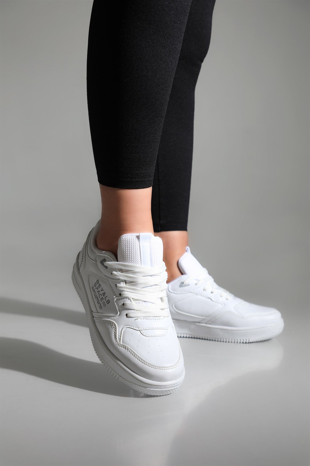 Rahat Bağcıklı Günlük Beyaz Unisex Spor Ayakkabı 2181 Unisex Günlük Spor Ayakkabı Lambırlent LAMBIRLENT 2181 UNİSEX SPOR