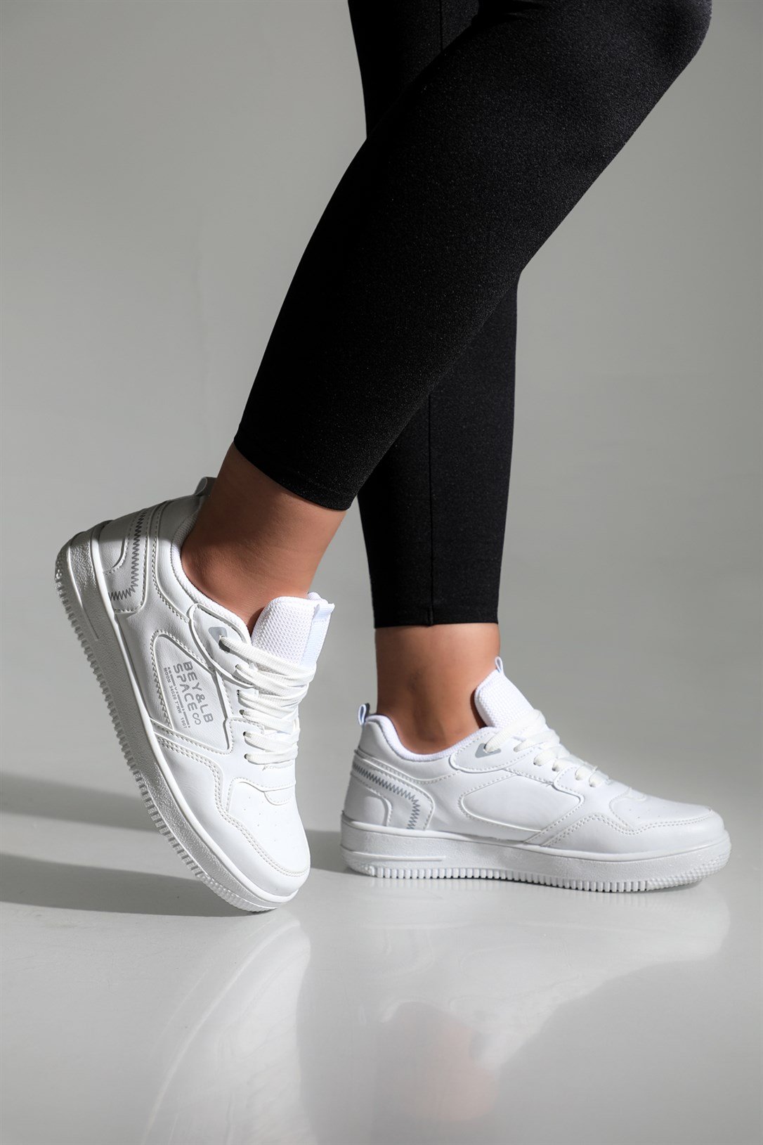 Rahat Bağcıklı Günlük Beyaz Unisex Spor Ayakkabı 2181 Unisex Günlük Spor Ayakkabı Lambırlent LAMBIRLENT 2181 UNİSEX SPOR