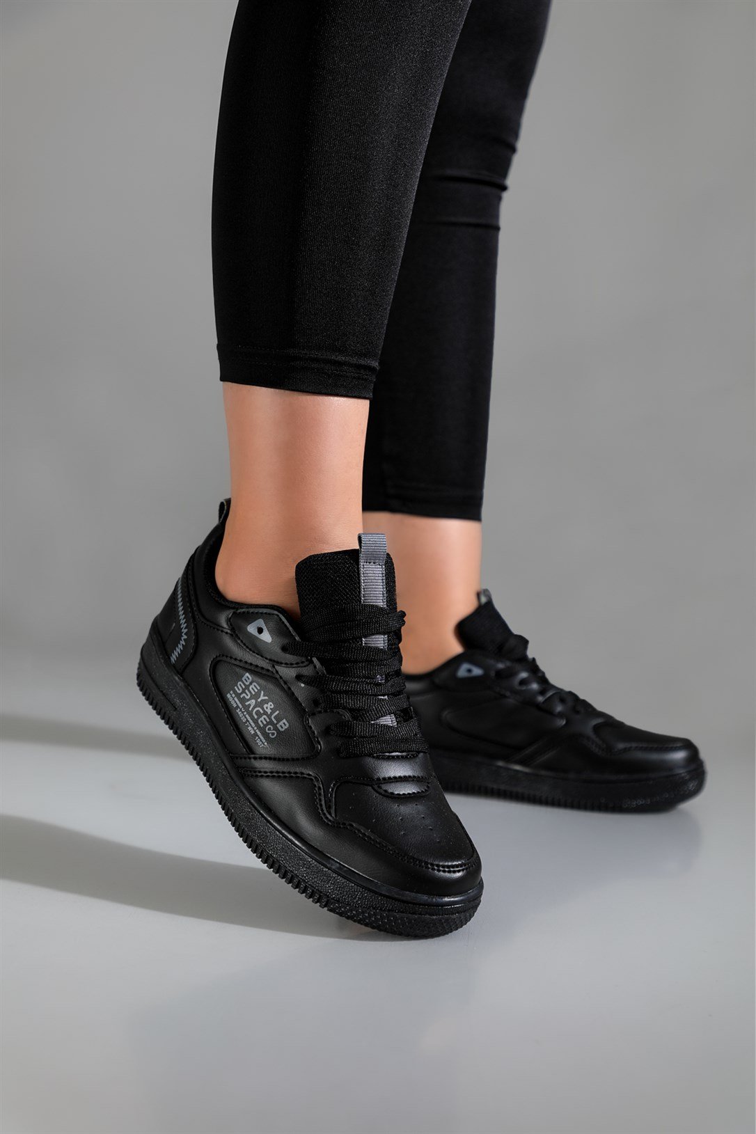 Rahat Bağcıklı Günlük Siyah Unisex Spor Ayakkabı 2181 Unisex Günlük Spor Ayakkabı Lambırlent LAMBIRLENT 2181 UNİSEX SPOR