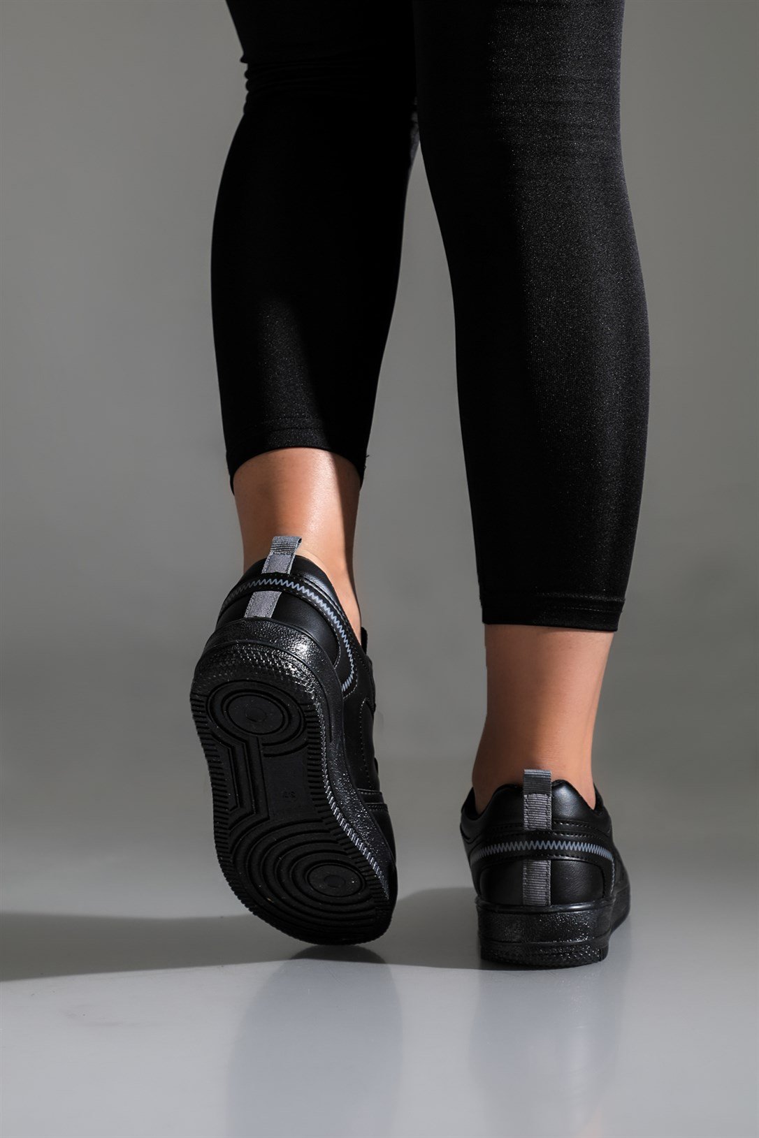 Rahat Bağcıklı Günlük Siyah Unisex Spor Ayakkabı 2181 Unisex Günlük Spor Ayakkabı Lambırlent LAMBIRLENT 2181 UNİSEX SPOR