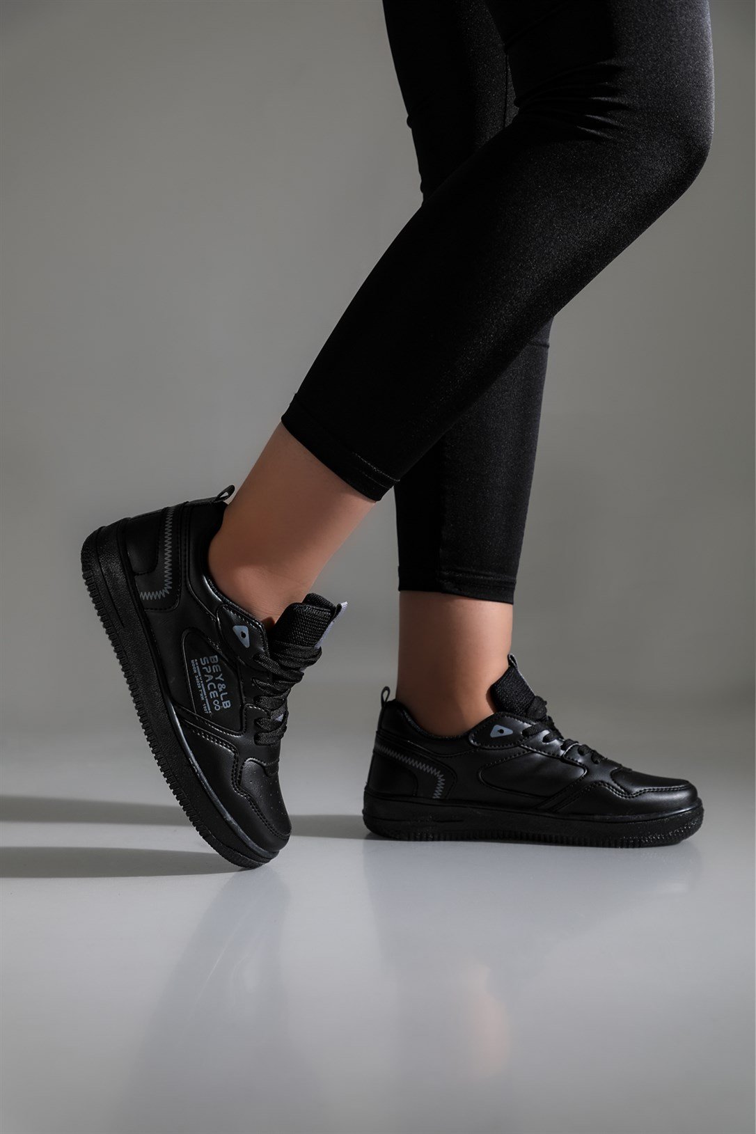 Rahat Bağcıklı Günlük Siyah Unisex Spor Ayakkabı 2181 Unisex Günlük Spor Ayakkabı Lambırlent LAMBIRLENT 2181 UNİSEX SPOR