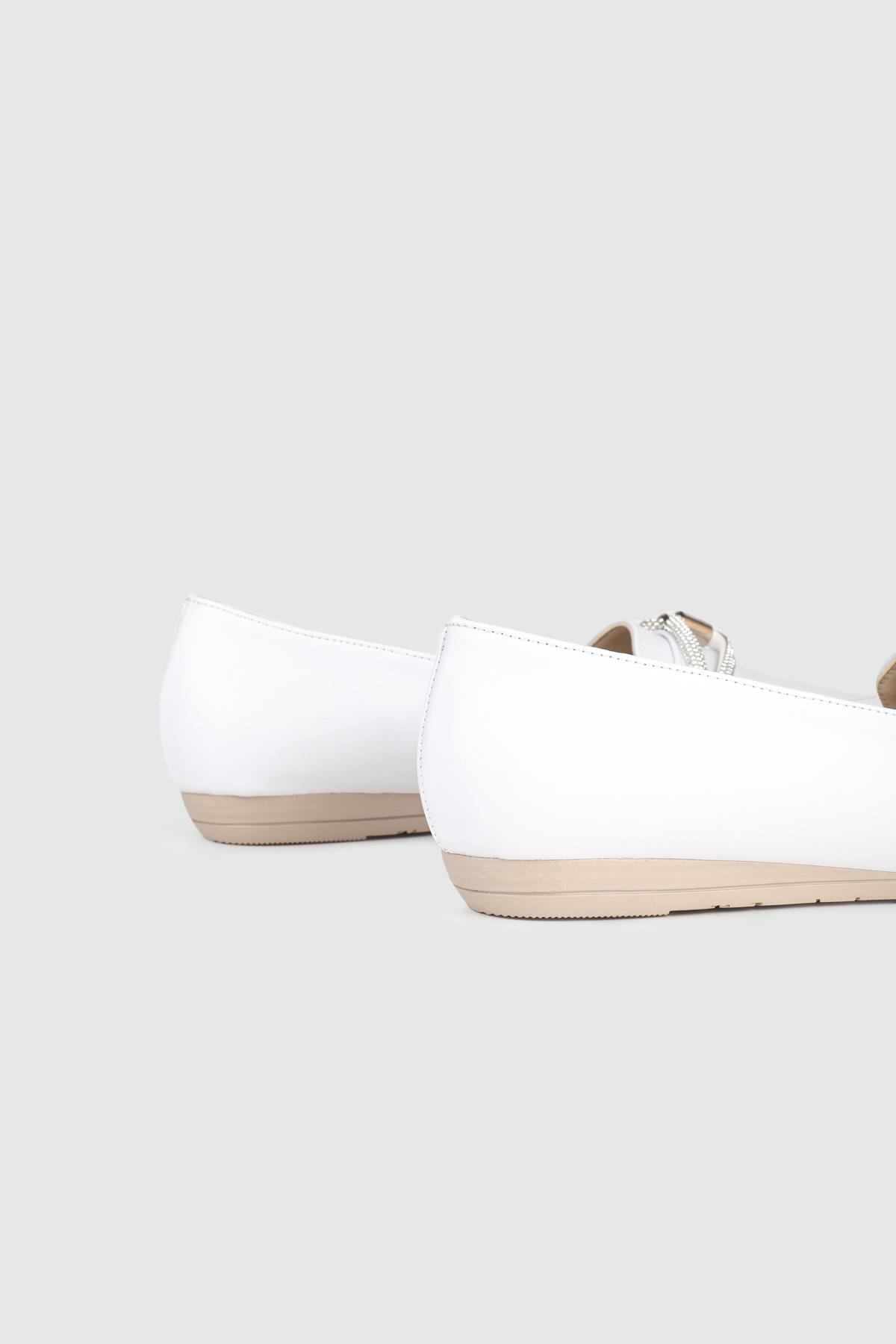 Sivri Burun Arkası Açık Fiyonklu Beyaz Kadın Ayakkabı ŞM-2010 Kadın Babet Carla Bella My Bella ŞM-2010 Kadın 25Y