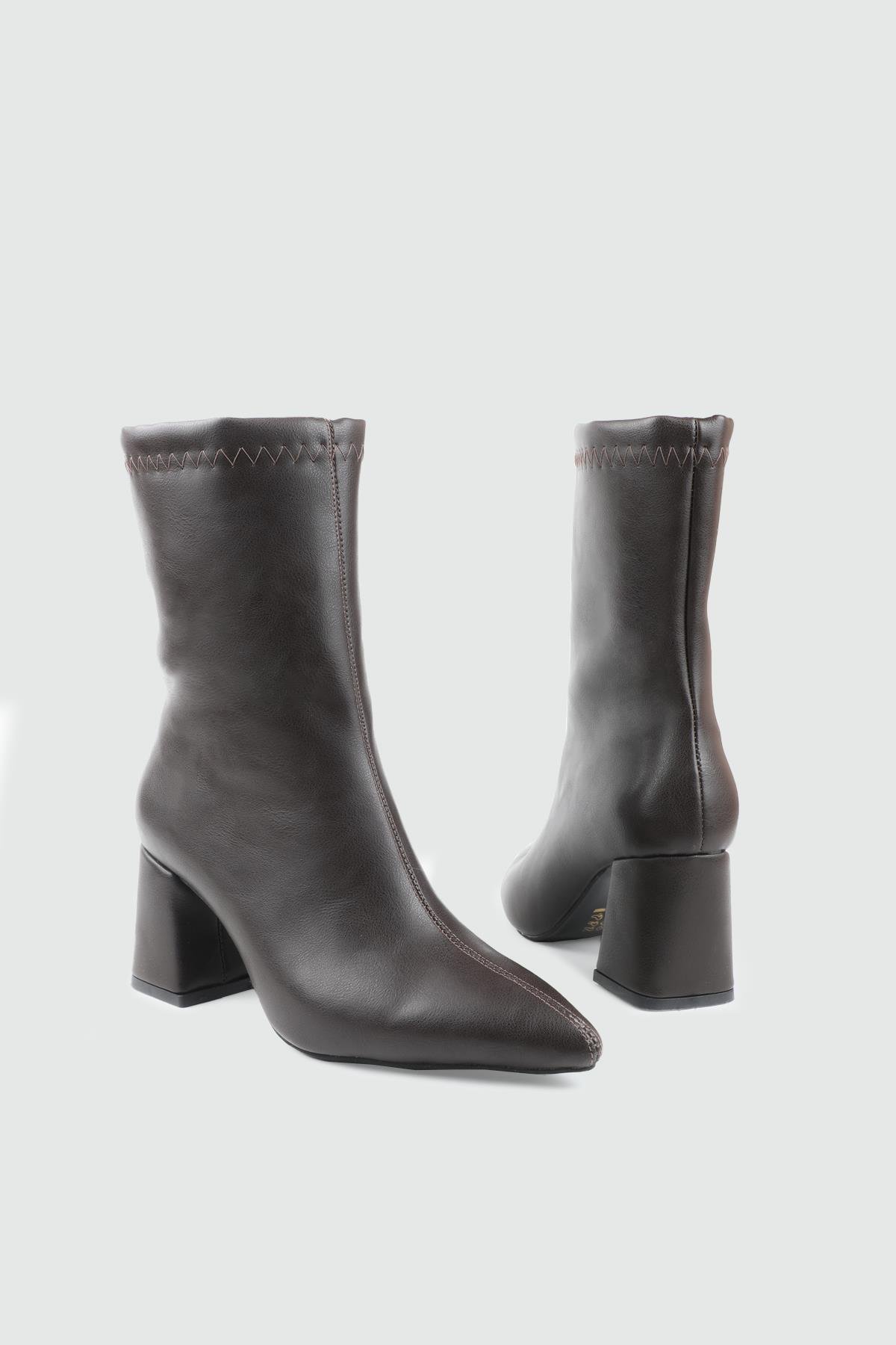 Sivri Burun Rahat Kahve Blok Topuk Klasik Kadın Bot MY BELLA TRB-100 Kadın Klasik Topuklu Bot MyBella MY BELLA TRB-100 Kadın 25K