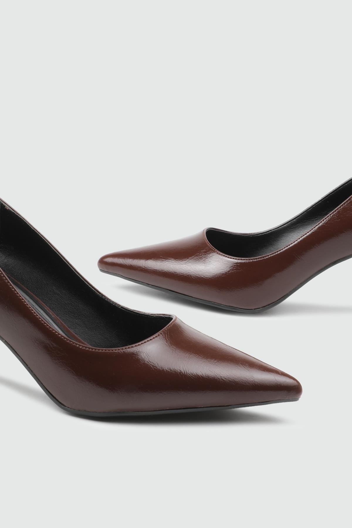 Sivri Burun Stiletto Kahve Kırışık Rugan Kadın Ayakkabı WST-70 Kadın Stiletto Carla Bella My Bella WST-70 Kadın 25K