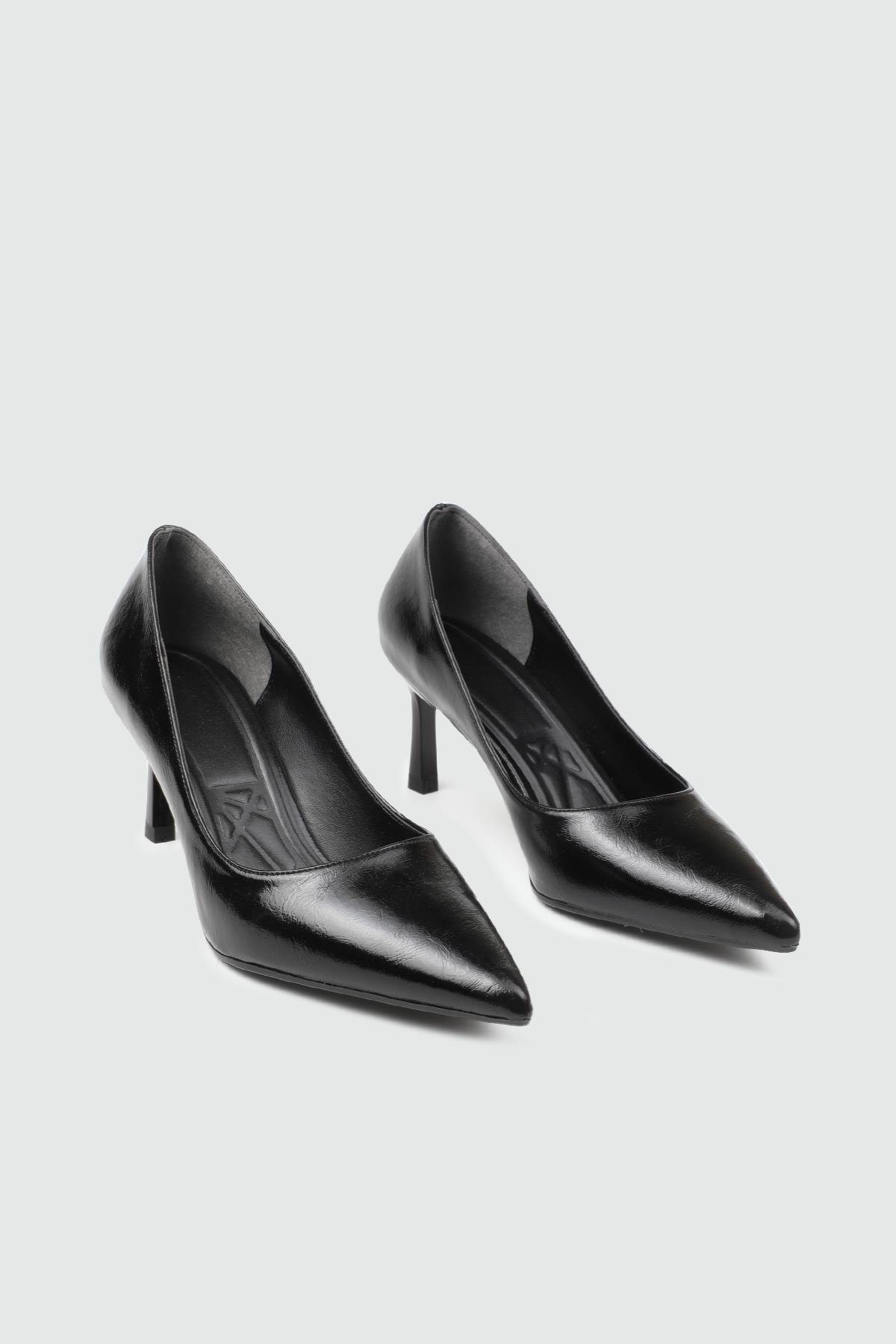 Sivri Burun Stiletto Siyah Kırışık Rugan Kadın Ayakkabı WST-70 Kadın Stiletto Carla Bella My Bella WST-70 Kadın 25K