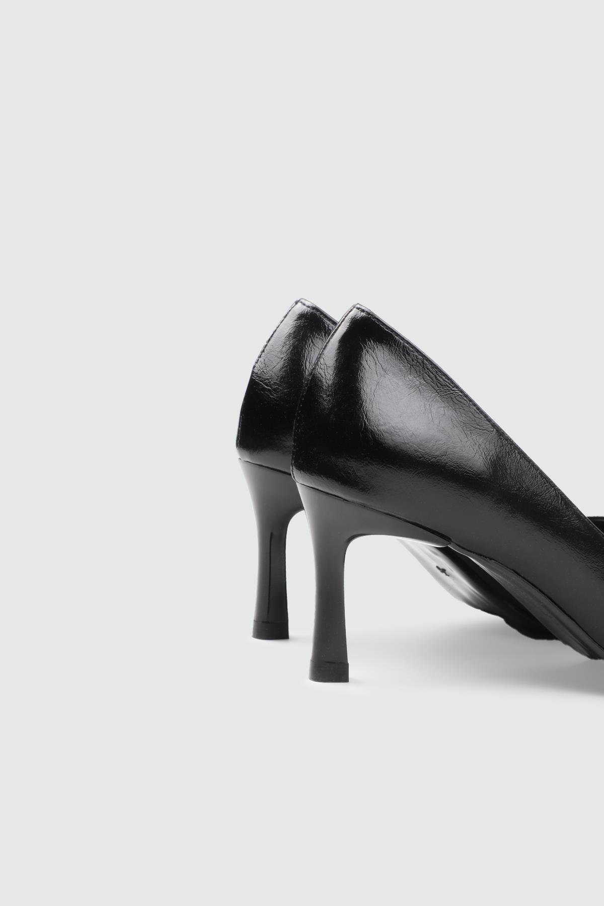 Sivri Burun Stiletto Siyah Kırışık Rugan Kadın Ayakkabı WST-70 Kadın Stiletto Carla Bella My Bella WST-70 Kadın 25K