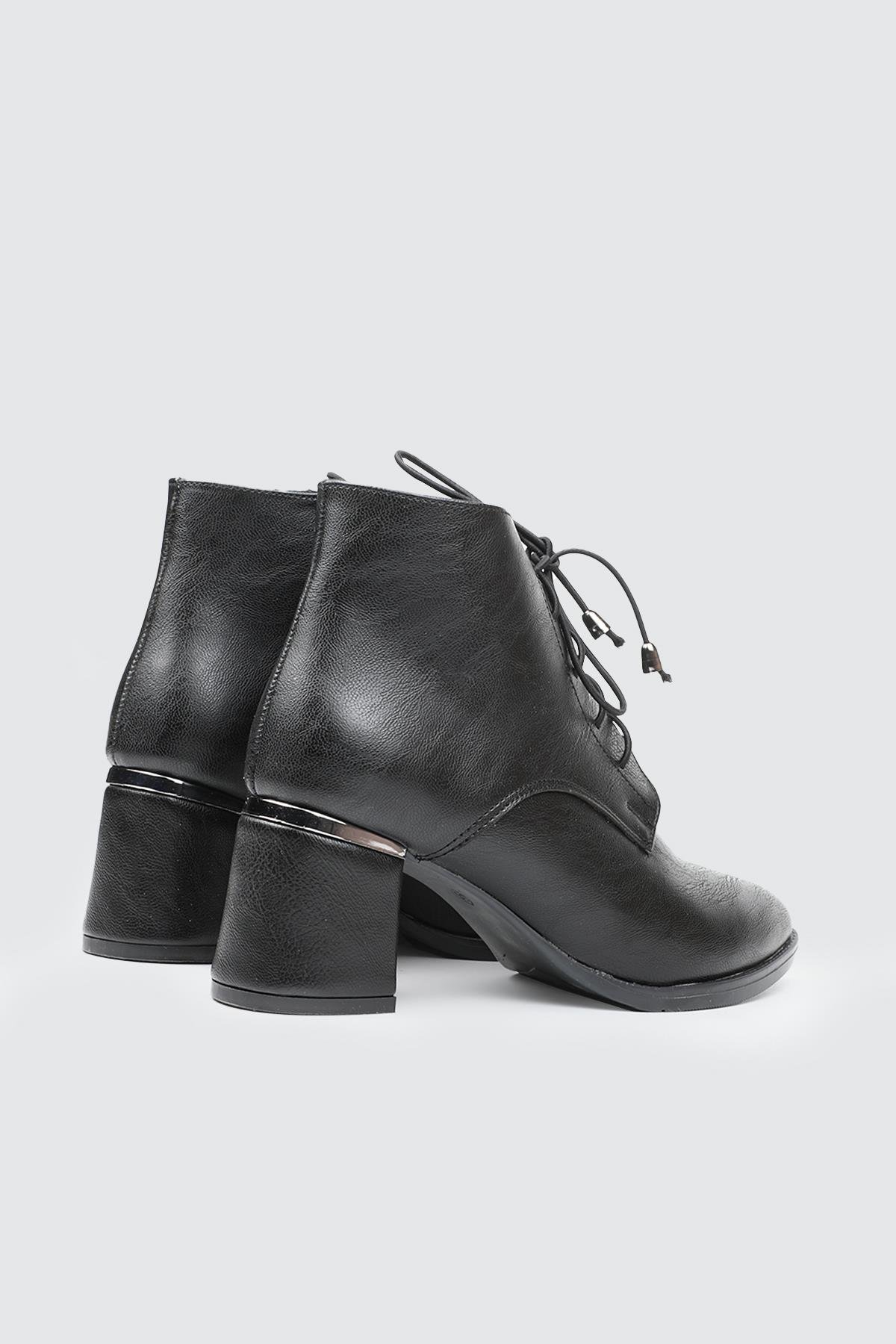 Tokalı Üç Biyeli Siyah Kadın Ayakkabı MY BELLA KH-024 Kadın 25K Kadın Günlük Ayakkabı MyBella MY BELLA KH-024 Kadın 25K