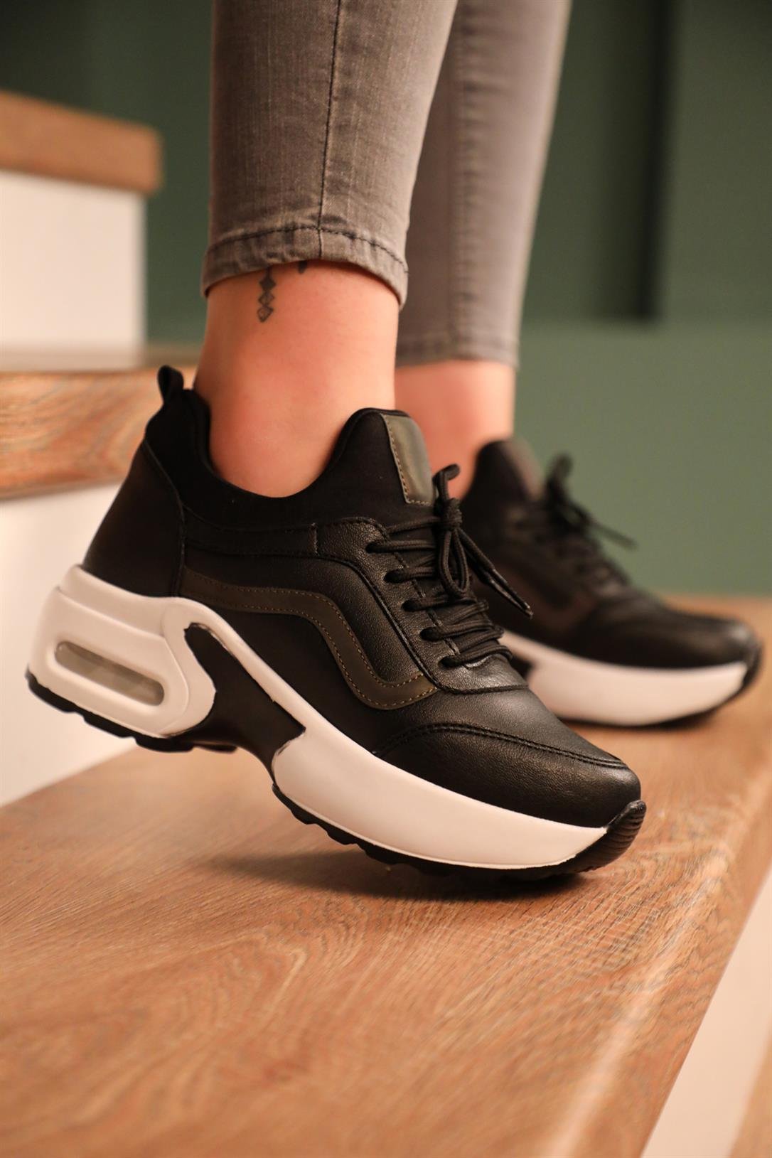 Yüksek Tabanlı Rahat Cilt Siyah Beyaz Kadın Spor Ayakkabı 121 Kadın Günlük Spor Ayakkabı FLET FLET 121 CİLT SPOR 22Y