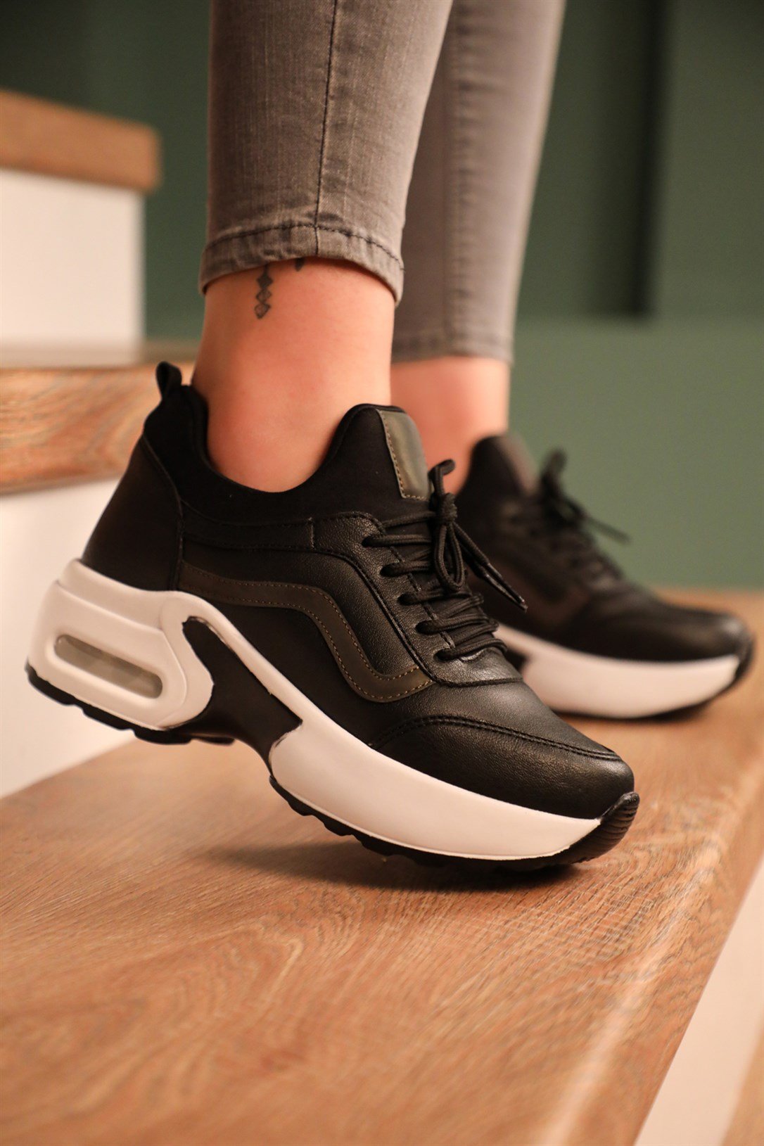 Yüksek Tabanlı Rahat Cilt Siyah Beyaz Kadın Spor Ayakkabı 121 Kadın Günlük Spor Ayakkabı FLET FLET 121 CİLT SPOR 22Y