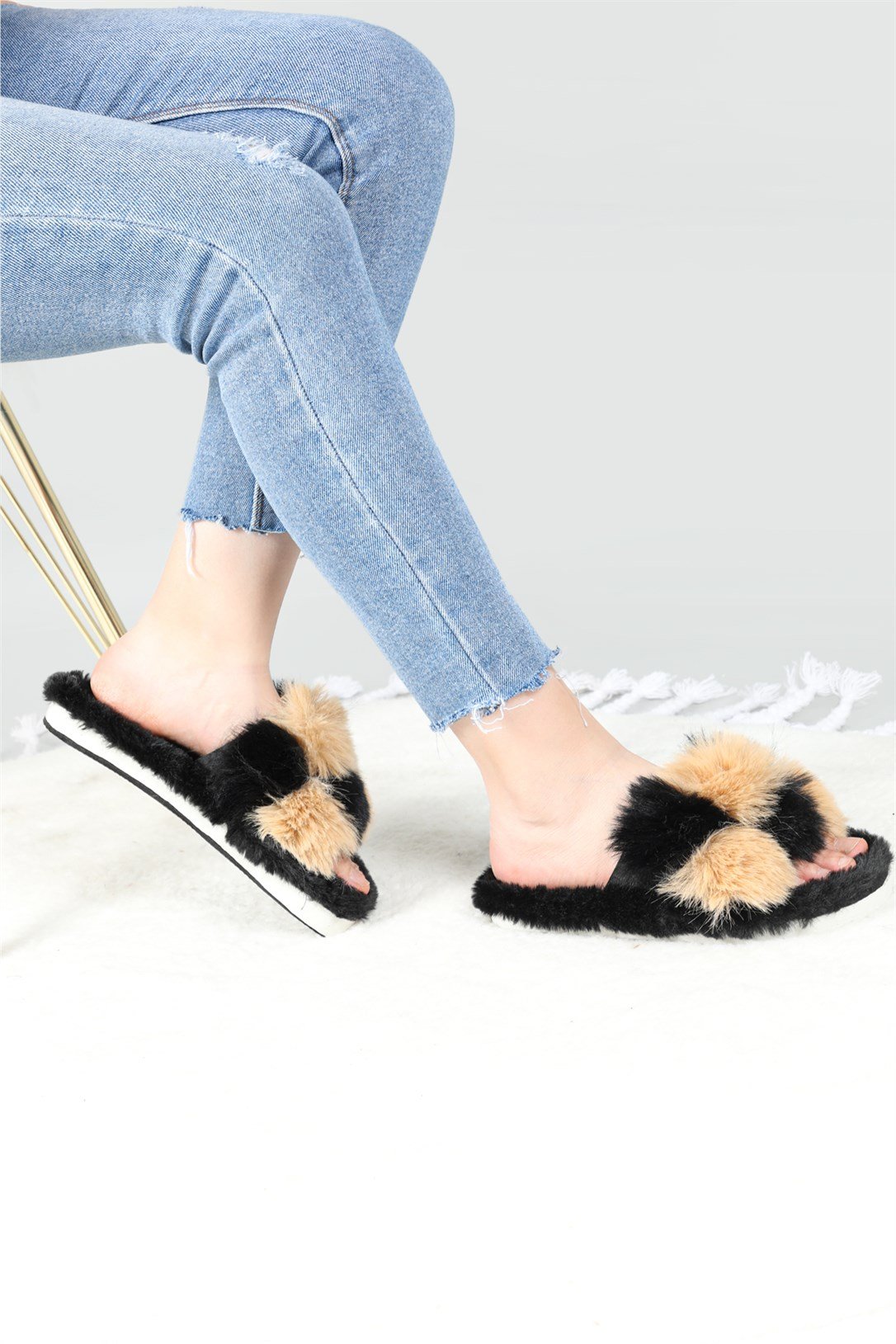 Yumuşak Peluş Ev İçi Siyah Taba Kadın Terlik Yumuşak Tüylü Kadın Kışlık Ev Terliği Carla Bella Yumuşak Kadın terliği 22K