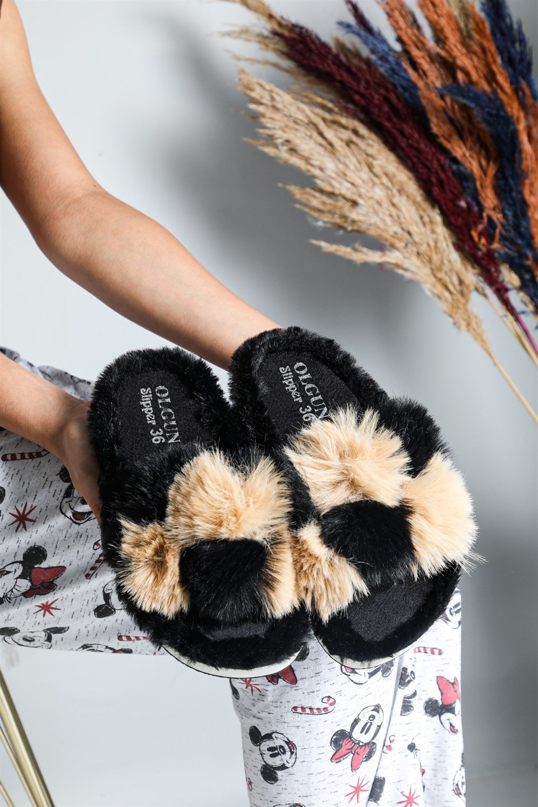 Yumuşak Peluş Ev İçi Siyah Taba Kadın Terlik Yumuşak Tüylü Kadın Kışlık Ev Terliği Carla Bella Yumuşak Kadın terliği 22K