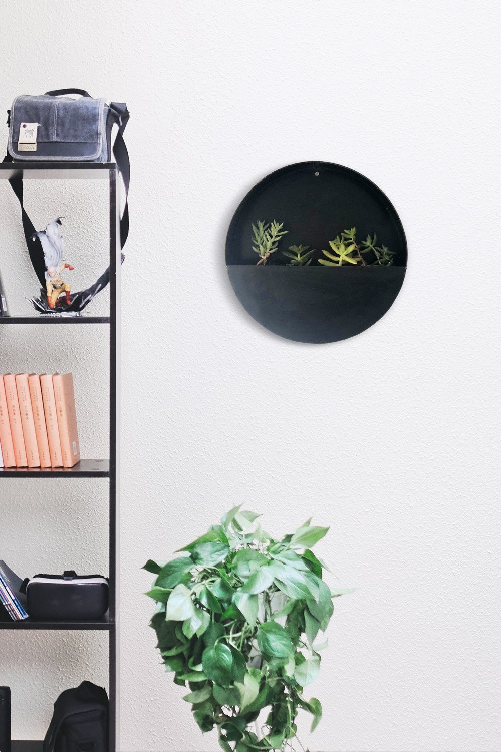 Yuvarlak metal duvar saksılığı