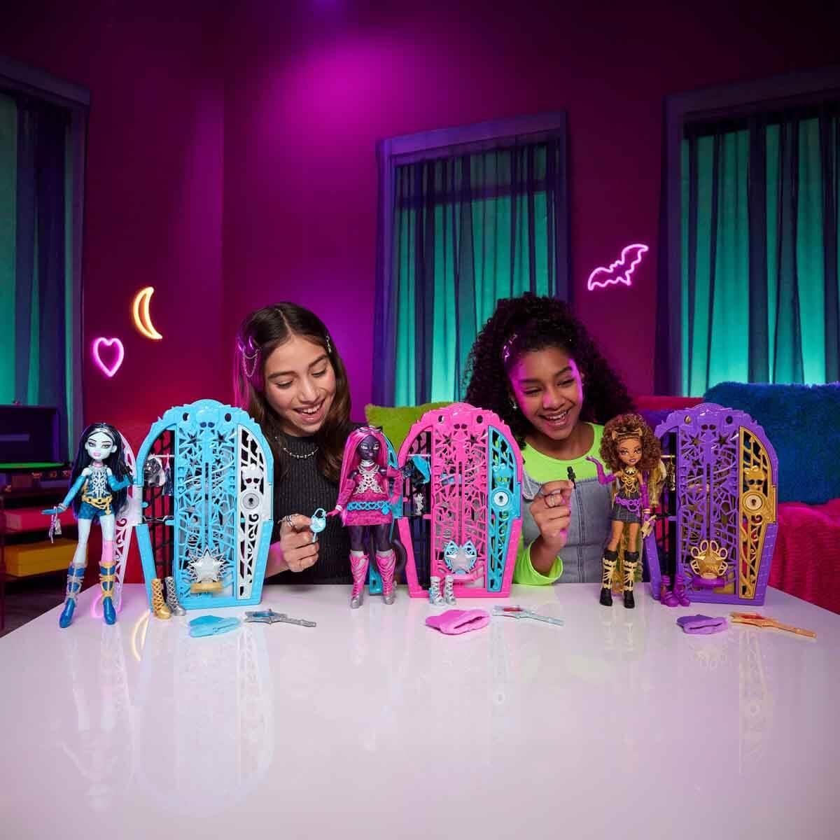 MONSTER HIGH GIZEMLI ARKADASLAR OYUN SETI CATTY NOIR JBG79-JBG82 Diğer JBG82