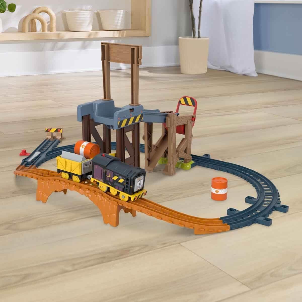 FISHER PRICE THOMAS VE ARKADASLARI DIESEL YUKLEME VE KALDIRMA INSAAT SETI JBW20 Diğer JBW20
