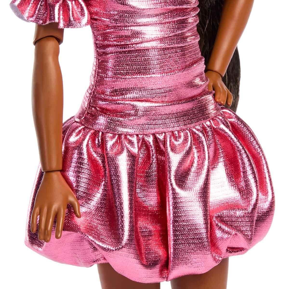 BARBIE DELUXE STYLE STIL IKONU METALIK PEMBE ELBISELI BEBEK JFP41 Diğer JFP41