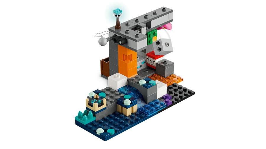 LEGO MINECRAFT BEKCI KARSILASMASI 21274 Diğer LMN21274