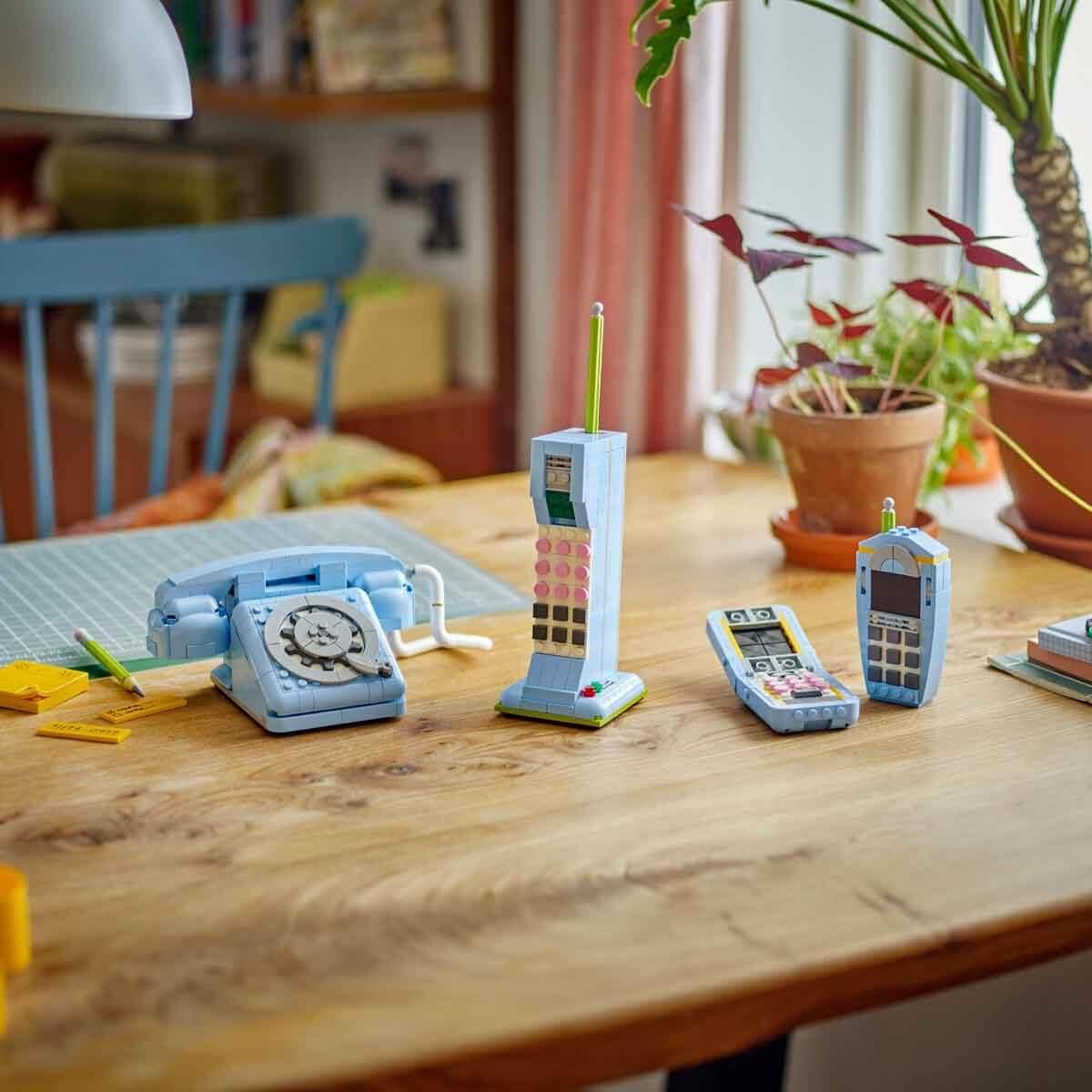 LEGO CREATOR 3U 1 ARADA RETRO TELEFON 31174 Diğer LMC31174