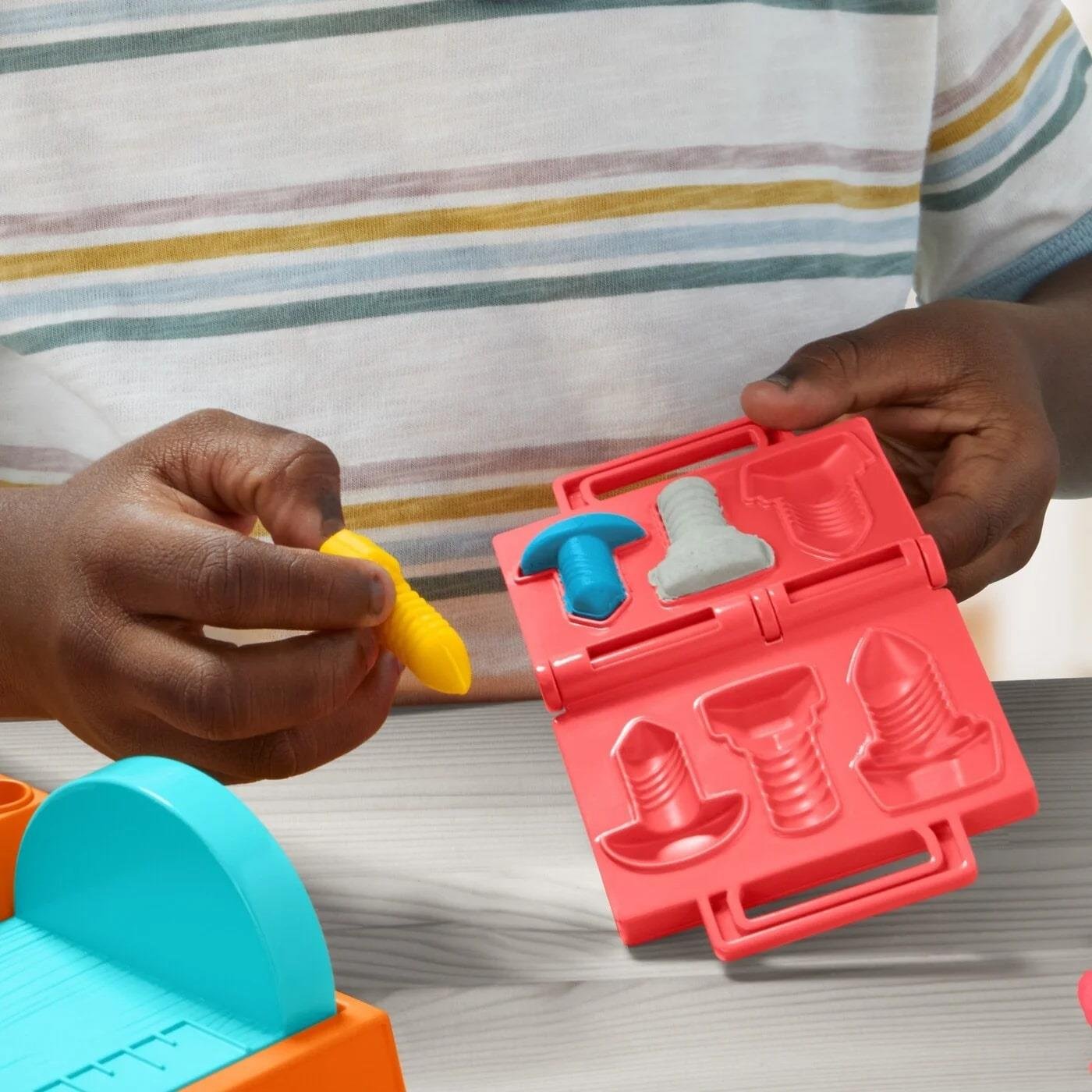 PLAY DOH DAMGA VE TESTERE ALETI TEZGAHI F9141 Diğer F9141