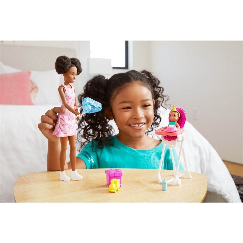 Barbie Bebek Bakıcısı Bebeği ve Aksesuarları FHY97-GRP41 Barbie GRP41
