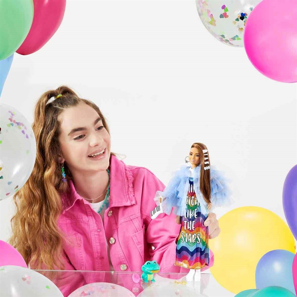 Barbie Extra Renkli Elbiseli Bebek GYJ78 Barbie GYJ78