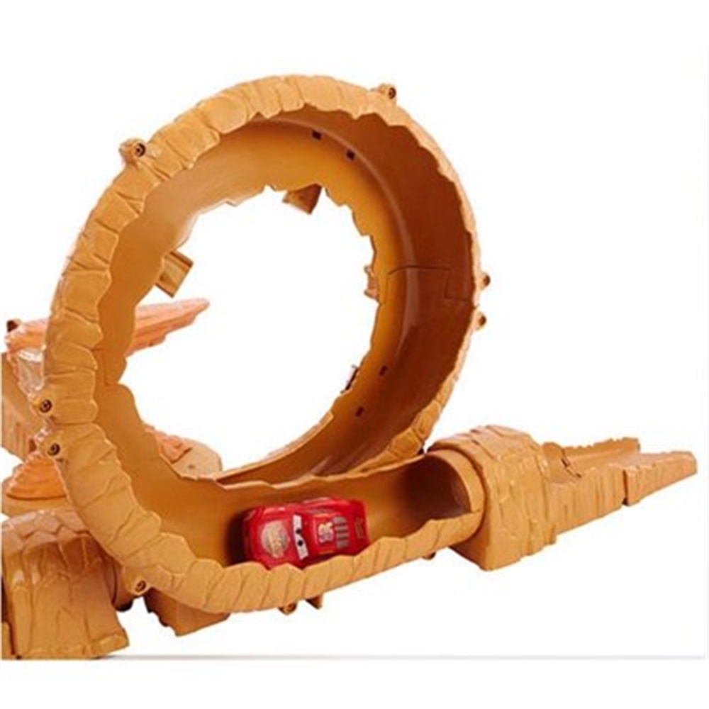 Cars 3 Willie Tepesi Oyun Seti DVF40