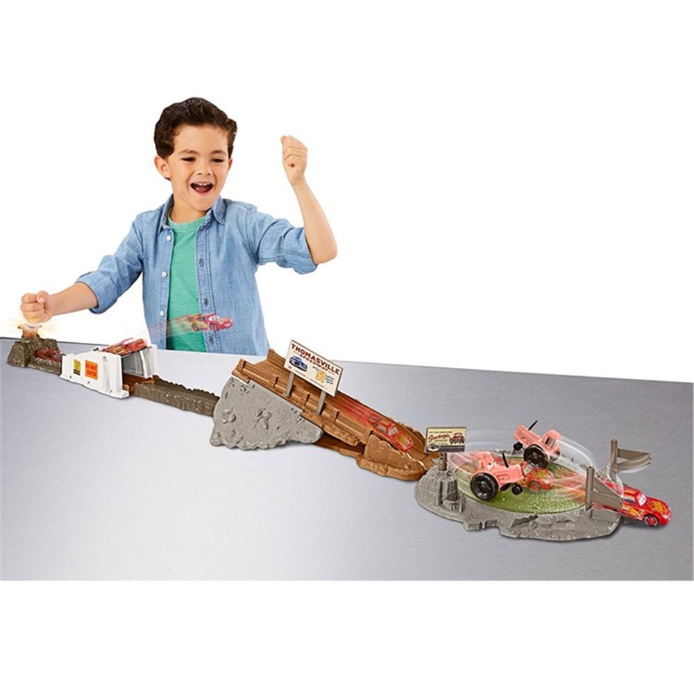 Cars Smokeynin Kurs Pisti Oyun Seti FLK03