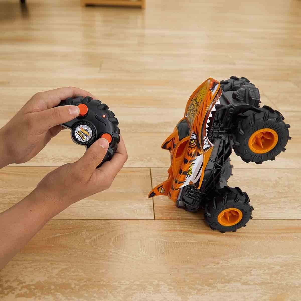 HOT WHEELS MONSTER TRUCKS 1:24 TIGER SHARK UZAKTAN KUMANDALI ARABA HNV03 Diğer HNV03