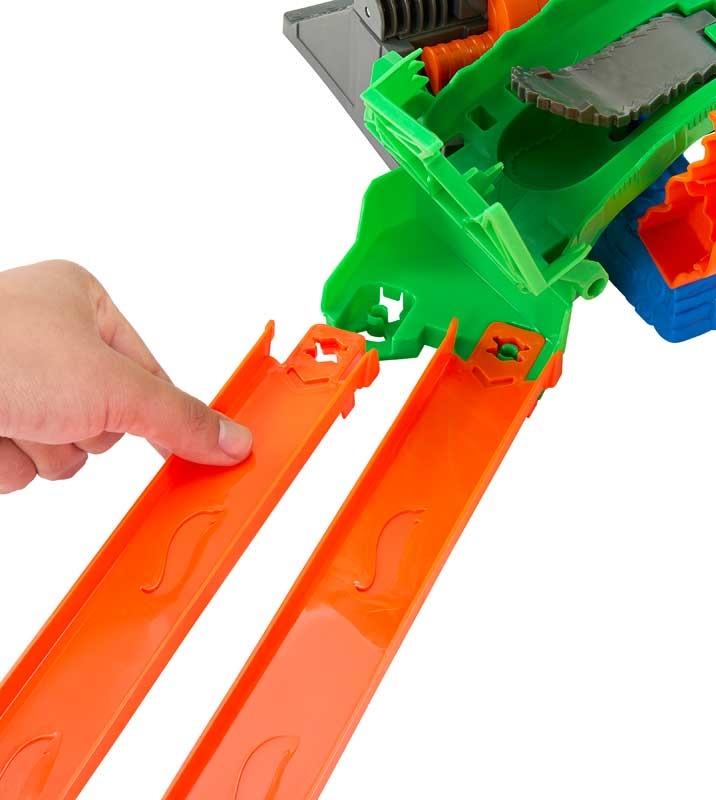 HOT WHEELS MONSTER TRUCKS KOPEK BALIGI VE KORKUNC EJDERHAYA KARSI OYUN SETI JFR06 Diğer JFR06