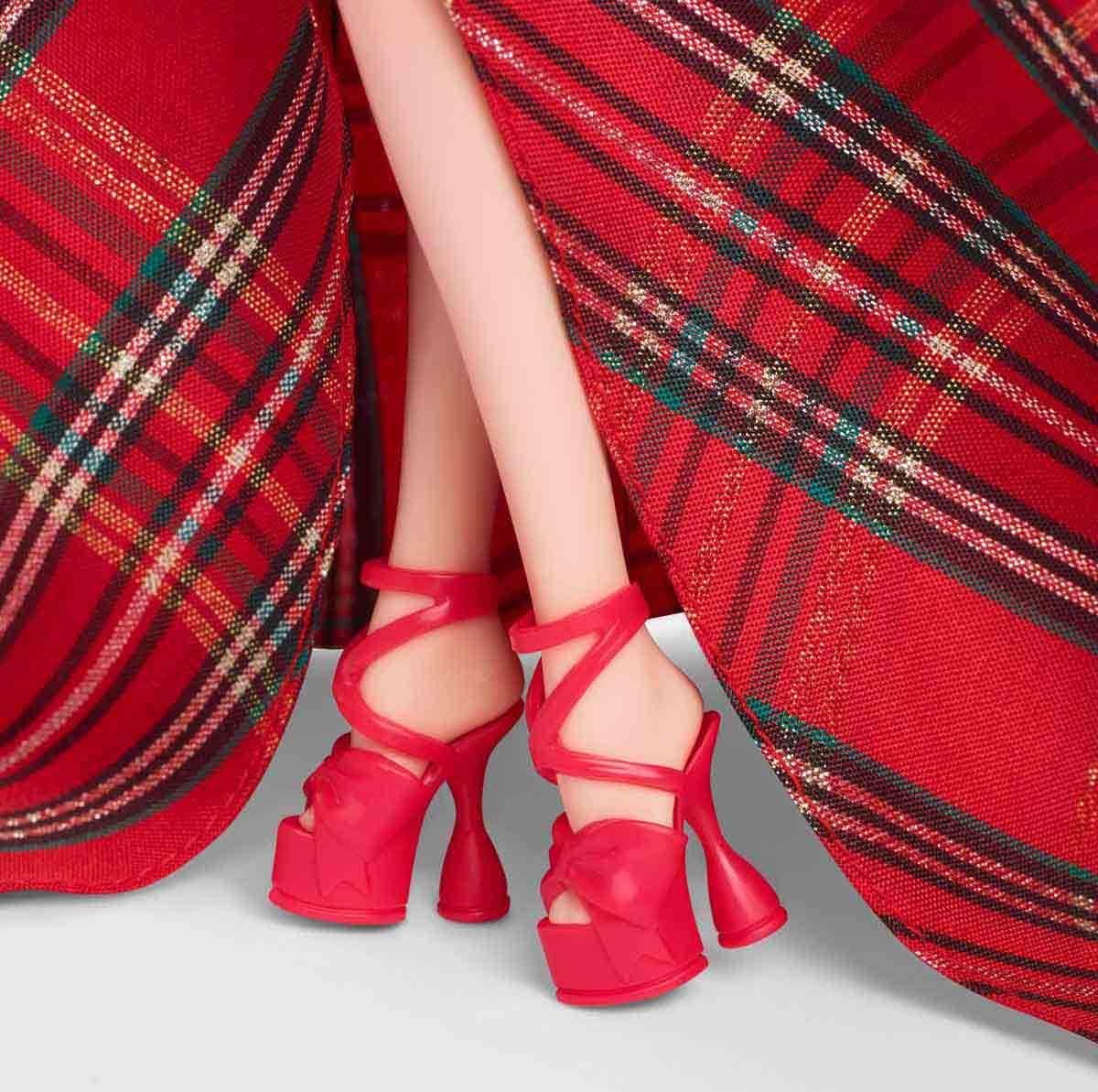 Barbie 2024 Mutlu Yıllar Bebeği· Sarışın HRM61 Barbie HRM61