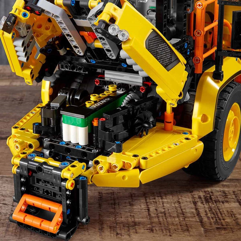 LEGO TECHNIC 6X6 VOLVO MAFSALLI KAMYON 2193 Lego LMT42114
