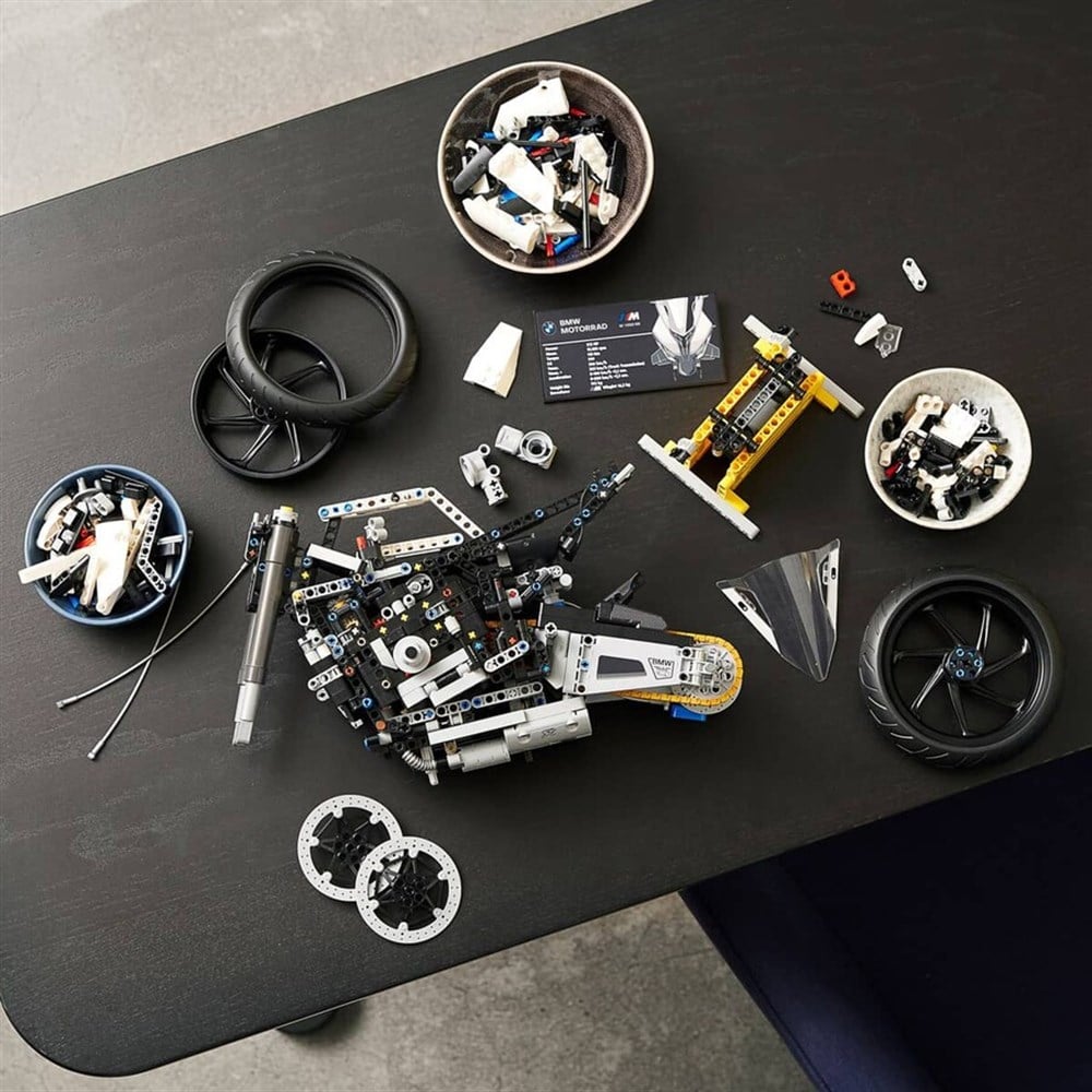 LEGO Technic 42130 BMW M 1000 RR LEGO LZC42130