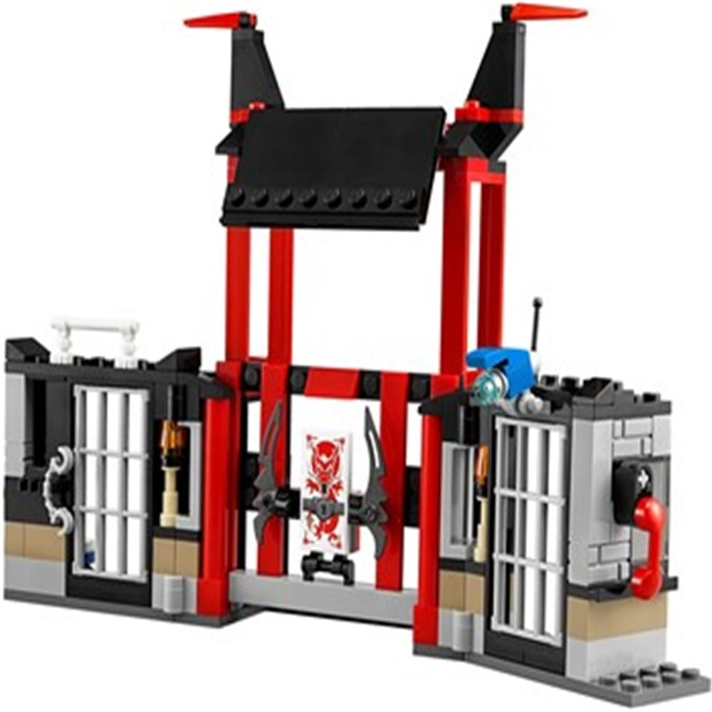 LEGO NİNJAGO PRİSON BREAKOUT