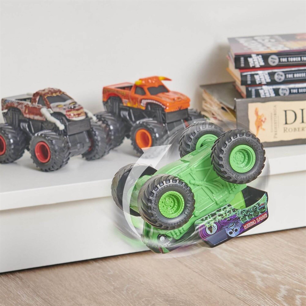 Monster Jam 1:43 Kükreyen Araçlar Grave Digger 20128661 Spin Master SPM 20128661