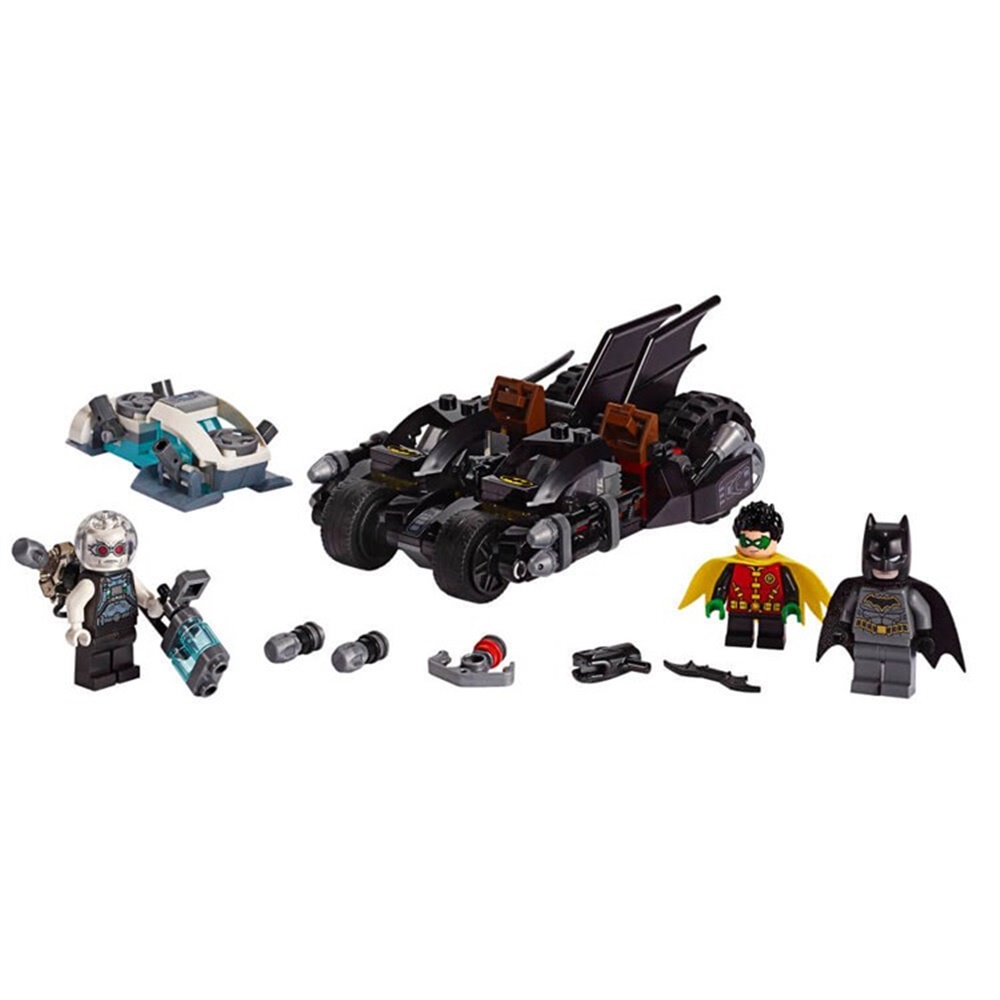 LEGO SUPER HEROES MR. FREEZE BATCYCLE SAVASI 76118 Toystop 76118