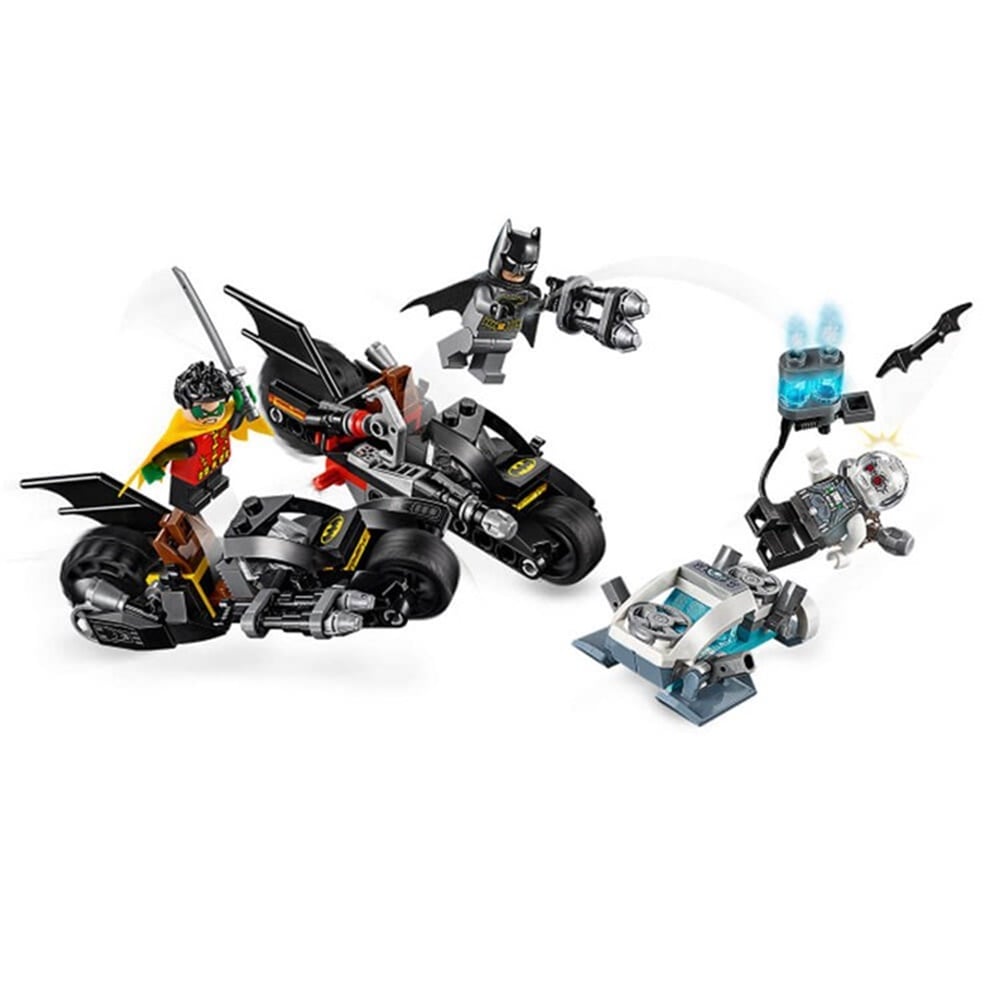 LEGO SUPER HEROES MR. FREEZE BATCYCLE SAVASI 76118 Toystop 76118