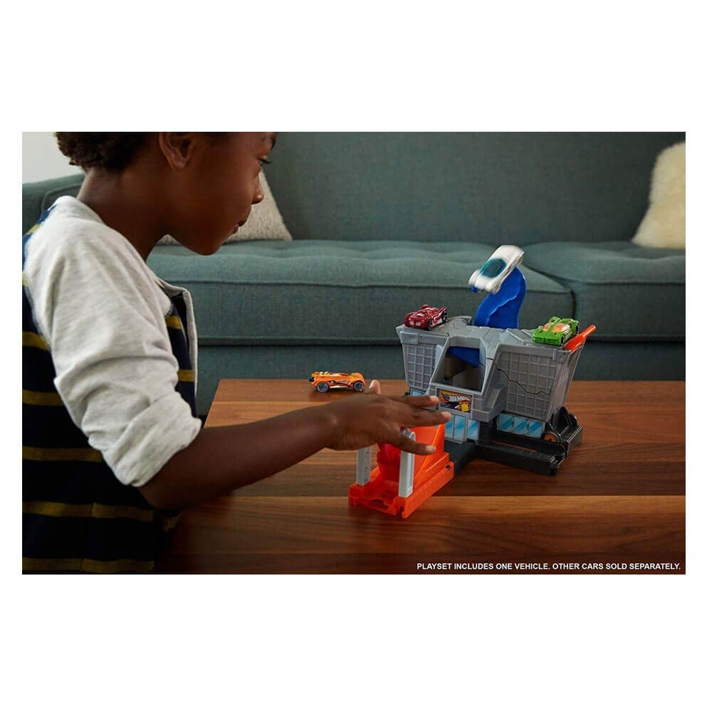 HW SEHIRDE YARATIK MACERASI T-REX GIZLI SALDIRI FNB05-GBF92 Toystop GBF92