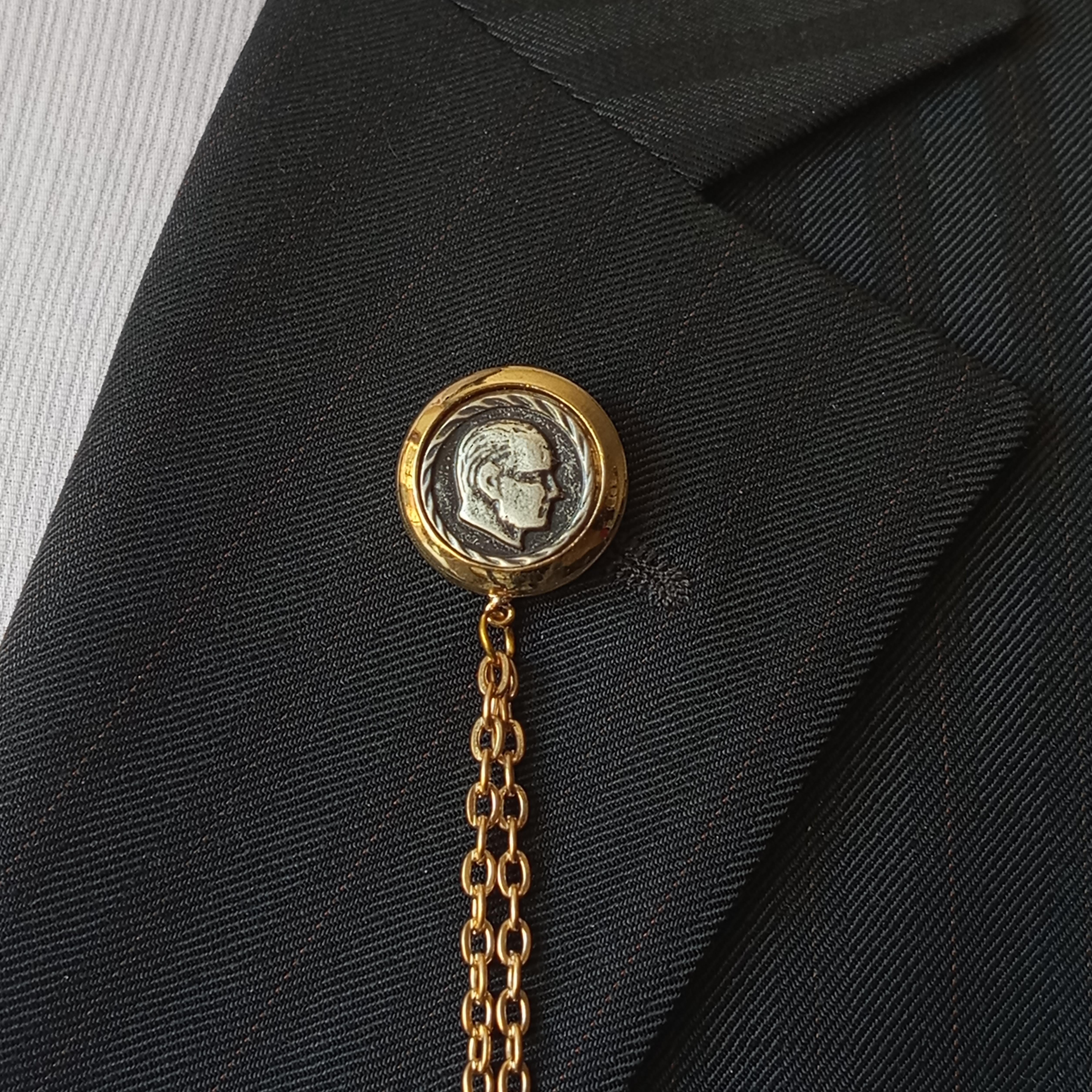 Yaka İğnesi & BroşCMC7781Atatürk Figürlü Ceket Yaka İğnesi