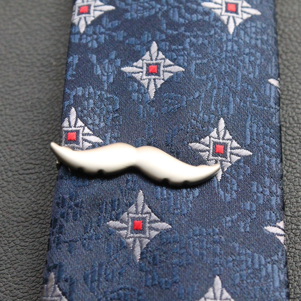 Kravat İğnesiCMC7816Bıyık Şekilli Kravat İğnesi