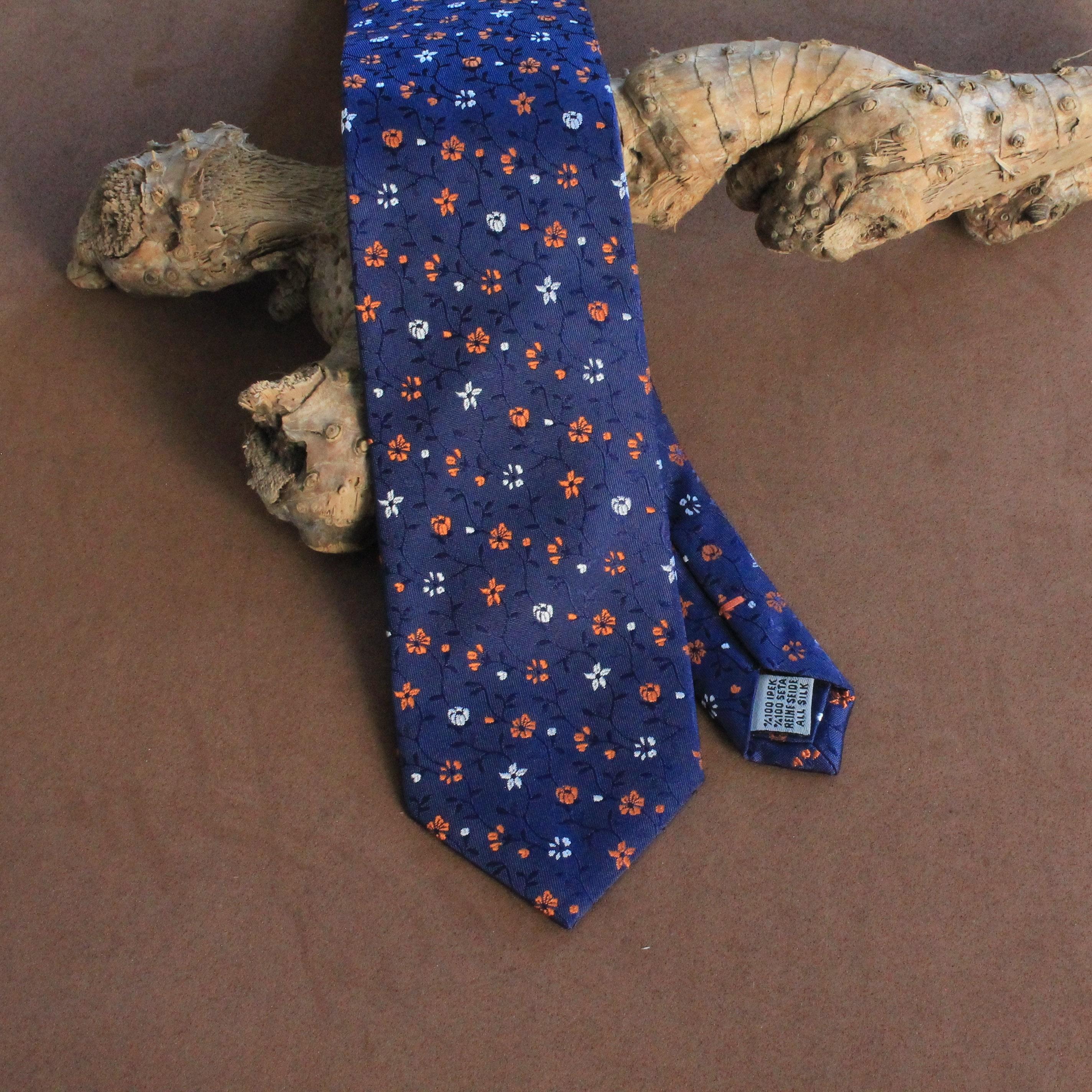 KravatCMC2594Çiçek Desenli Lacivert İpek Kravat